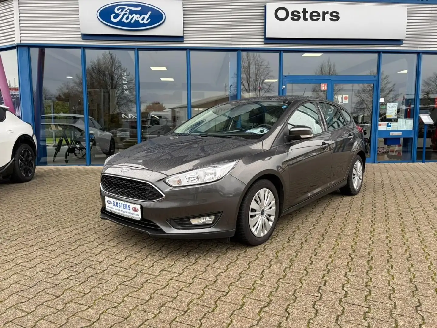 Ford Focus Lim. Business Grau - 1