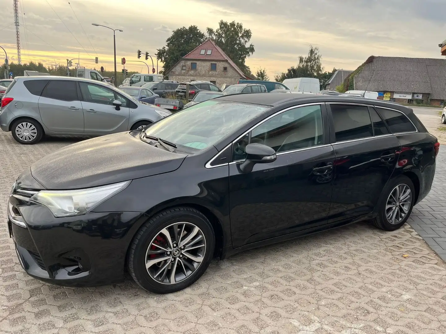 Toyota Avensis Touring Sports Business Edition Black - 1
