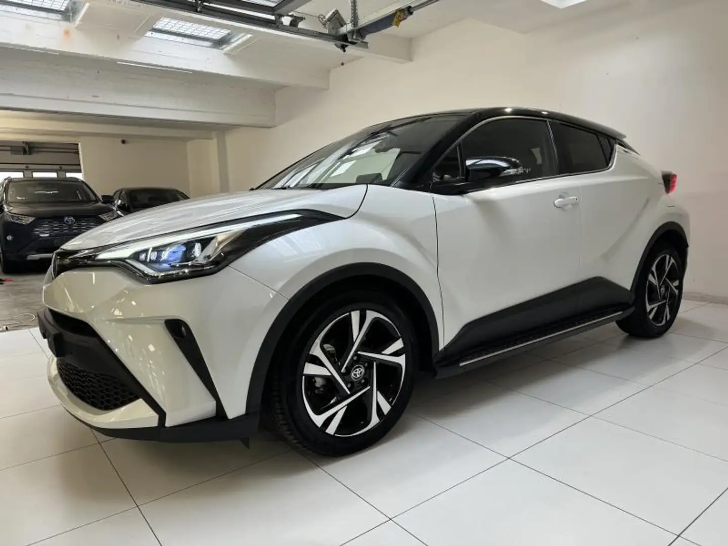 Toyota C-HR C-LUB Bi-Tone Wit - 2