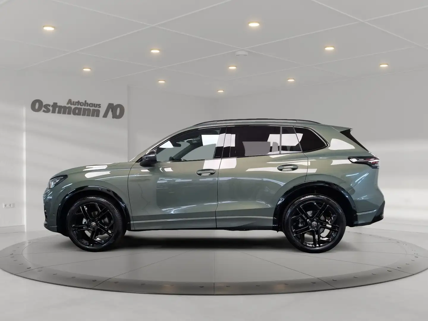 Volkswagen Tiguan 1.5 eTSI W R-Line Pano Massage 360 Sport Grün - 2