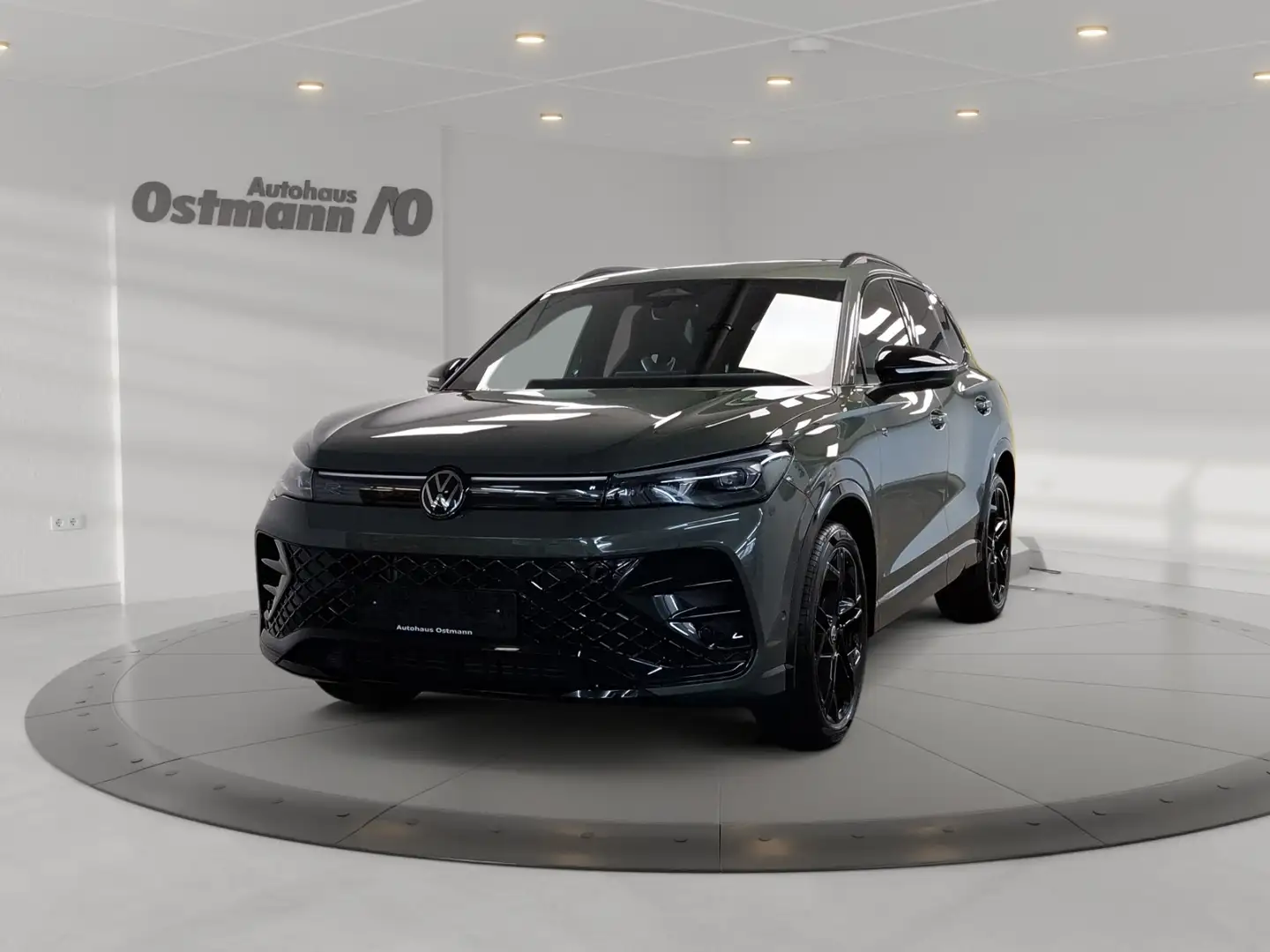 Volkswagen Tiguan 1.5 eTSI W R-Line Pano Massage 360 Sport Grün - 1