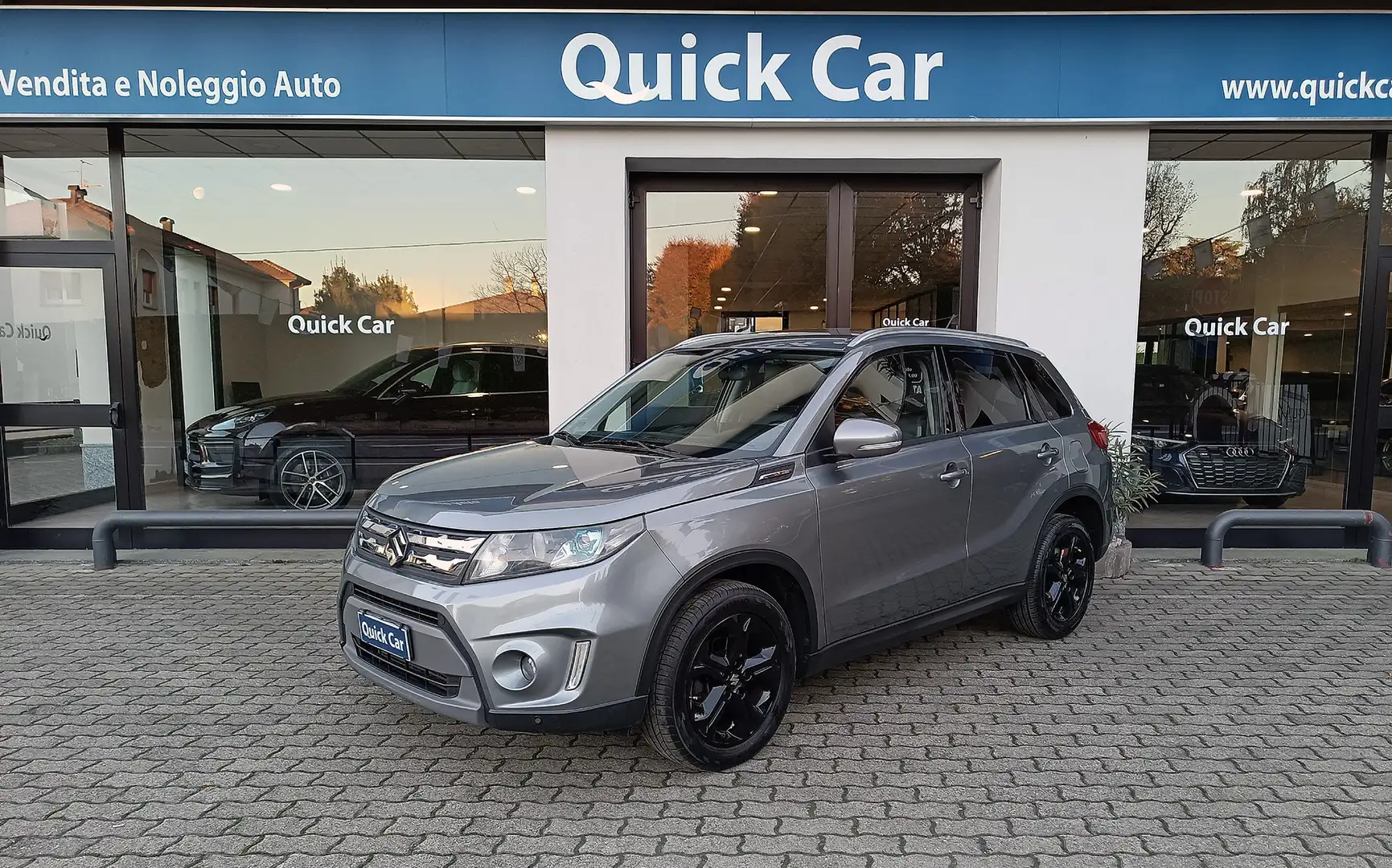 Suzuki Vitara 1.6 ddis V-TOP NAVI,CARPLAY & ANDROID,CAMERA,4X4 Gris - 2