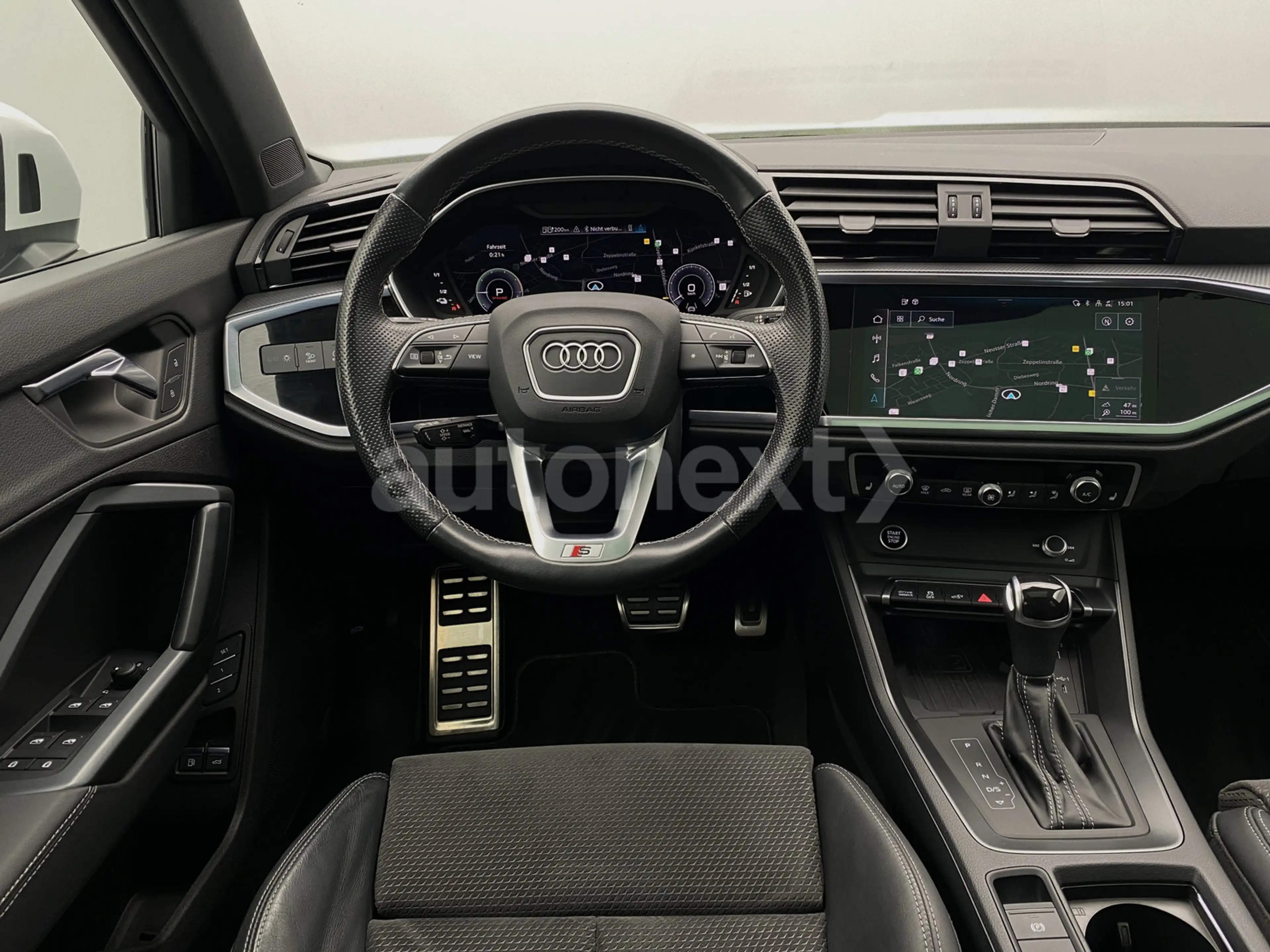Audi Q3 45 TFSI e *2x S-Line+Black* Pano+Matrix (6421) — photo 2