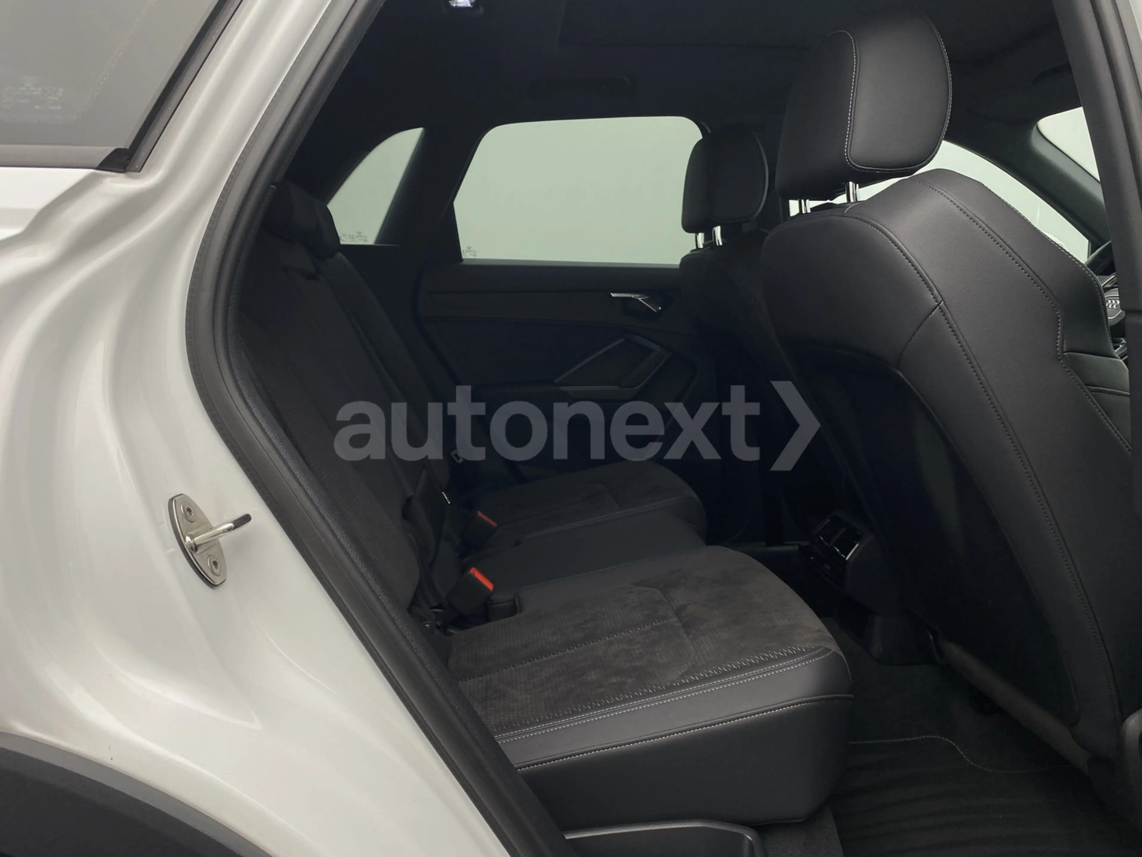 Audi Q3 45 TFSI e *2x S-Line+Black* Pano+Matrix (6421) — photo 14
