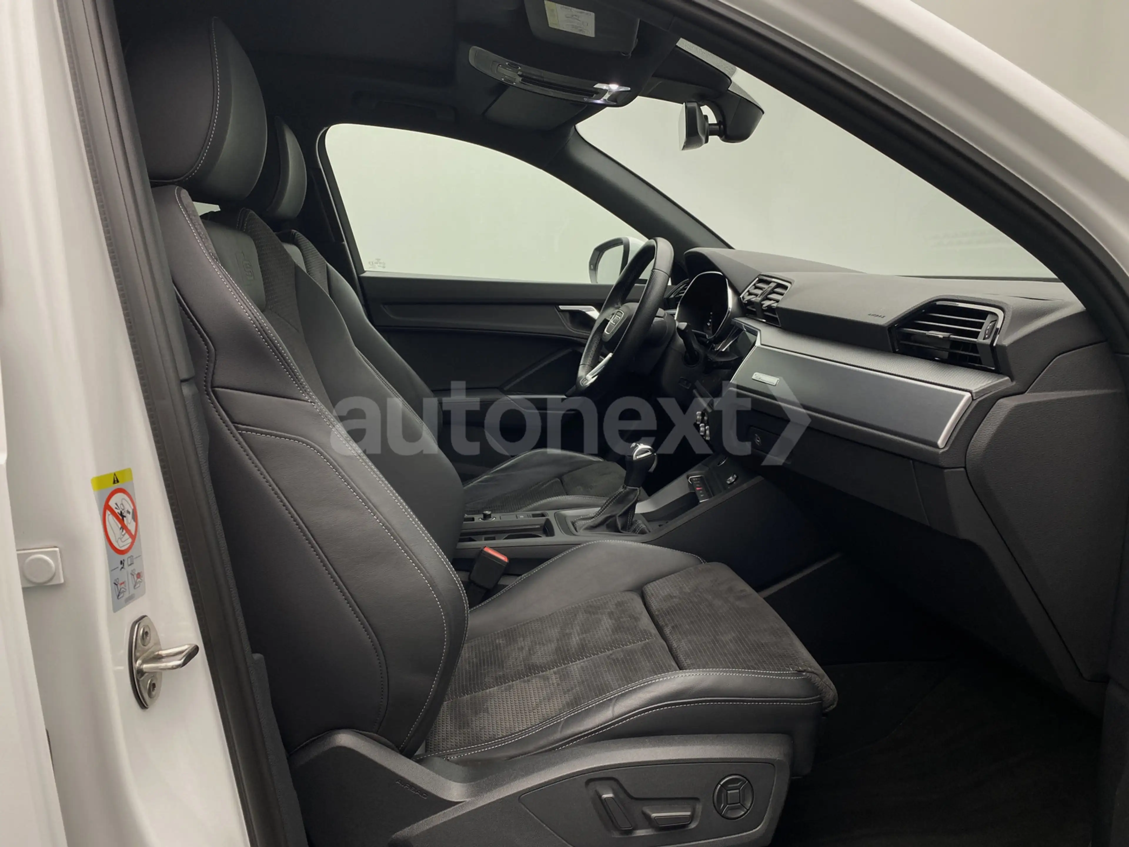 Audi Q3 45 TFSI e *2x S-Line+Black* Pano+Matrix (6421) — photo 15