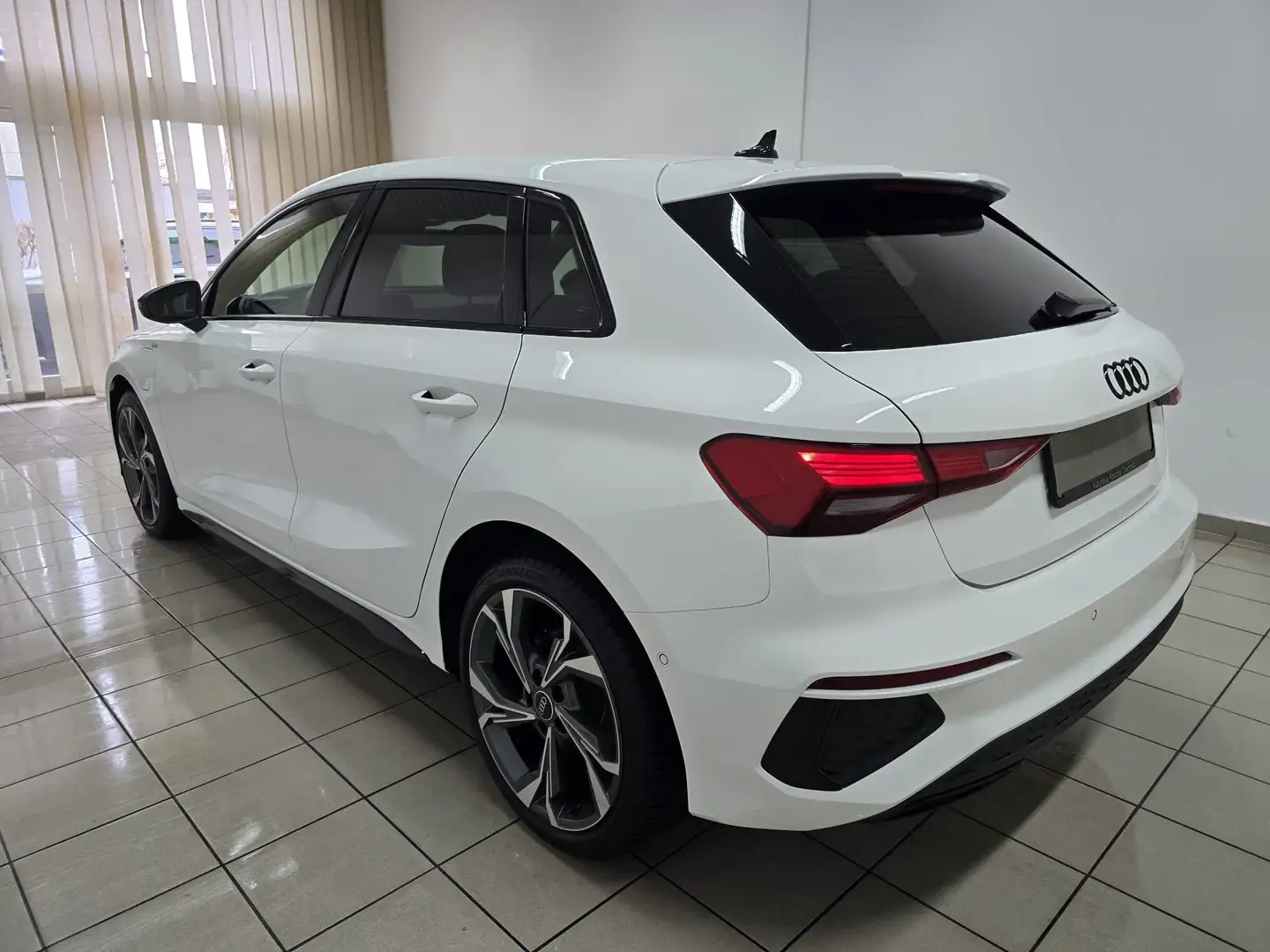 Audi A3 Sportback 40 TFSIe S Line Virtual Kamera 18" Weiß - 2