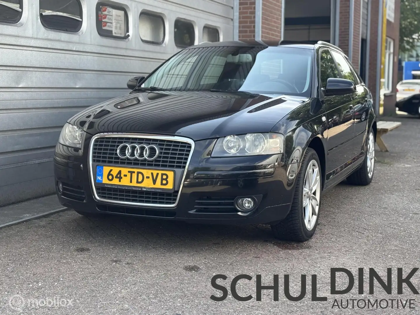 Audi A3 1.6 Ambiente TREKHAAK|CRUISE CONTROLE|AIRCO Zwart - 2