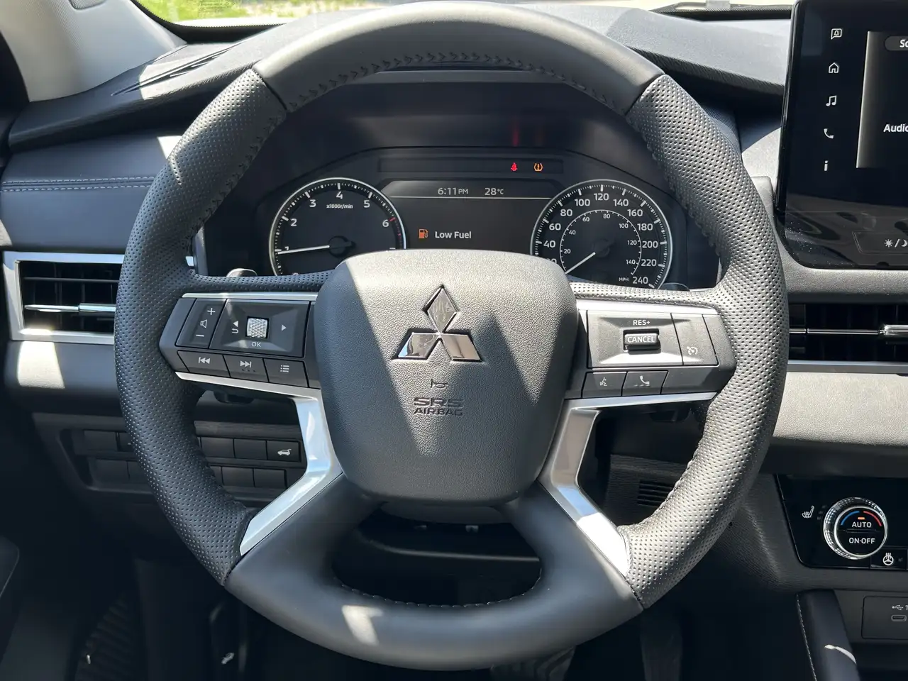 Mitsubishi Outlander снимка Mitsubishi Outlander