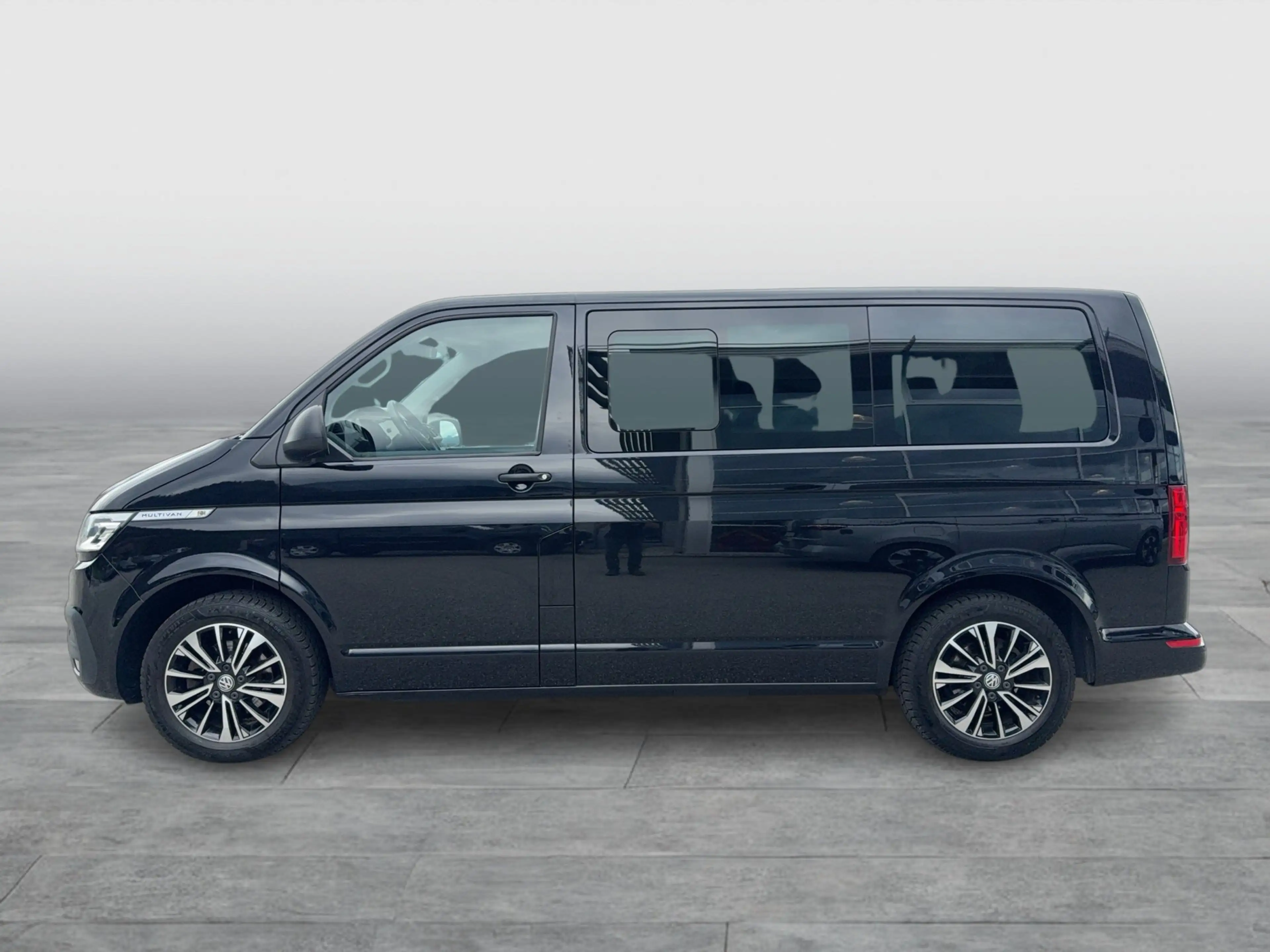 Volkswagen T6.1 Multivan TDI 4MOTION Trendline — photo 4