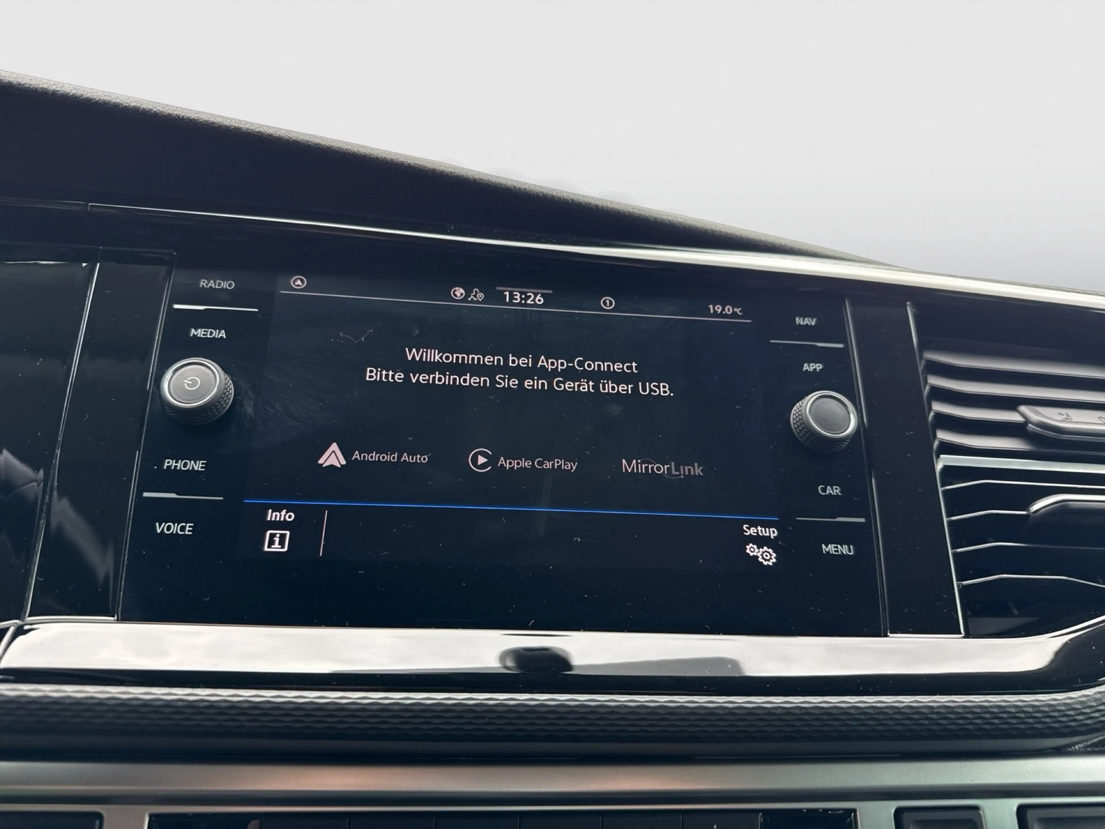 Volkswagen T6.1 Multivan TDI 4MOTION Trendline — photo 15