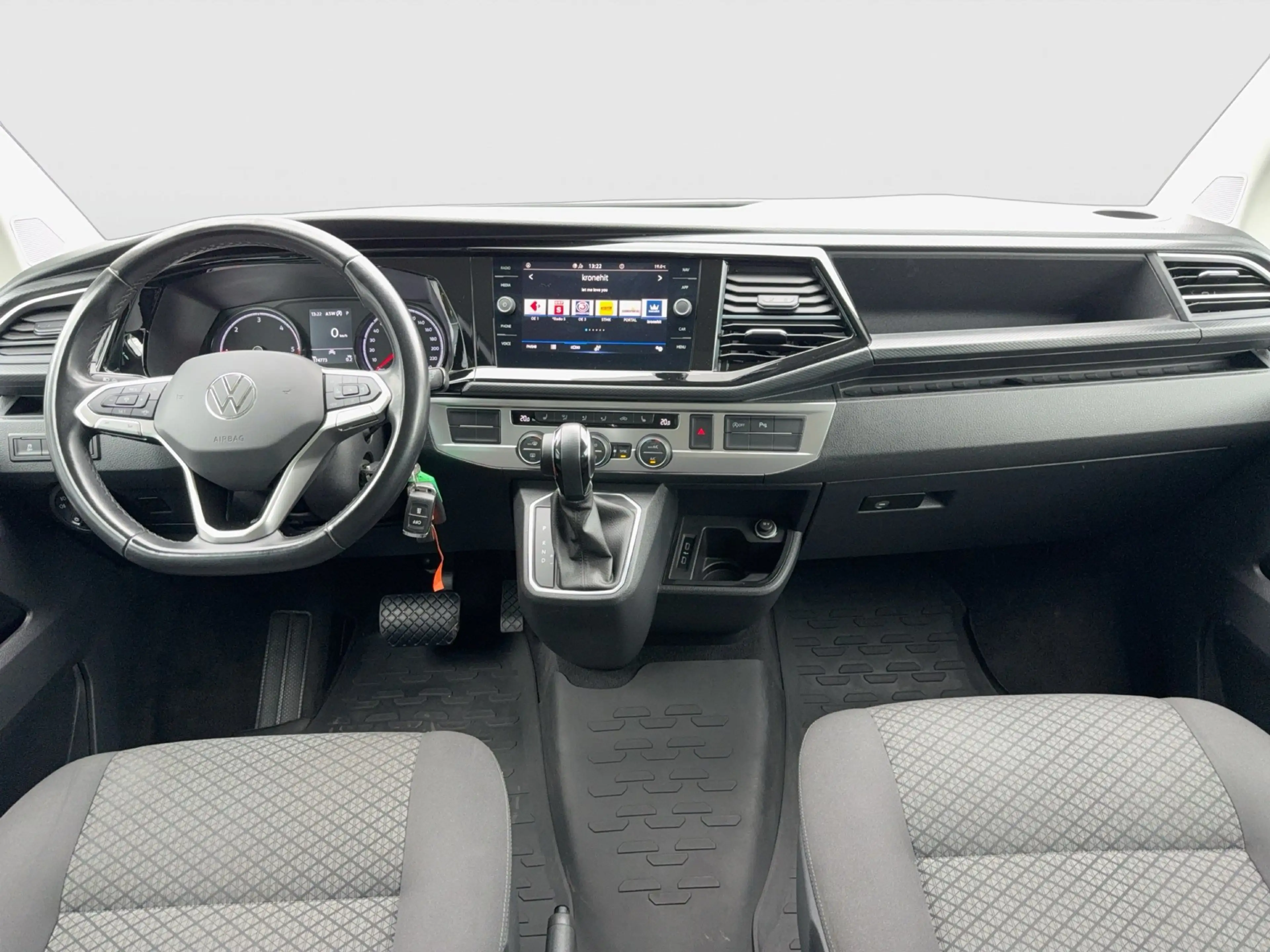 Volkswagen T6.1 Multivan TDI 4MOTION Trendline — photo 6