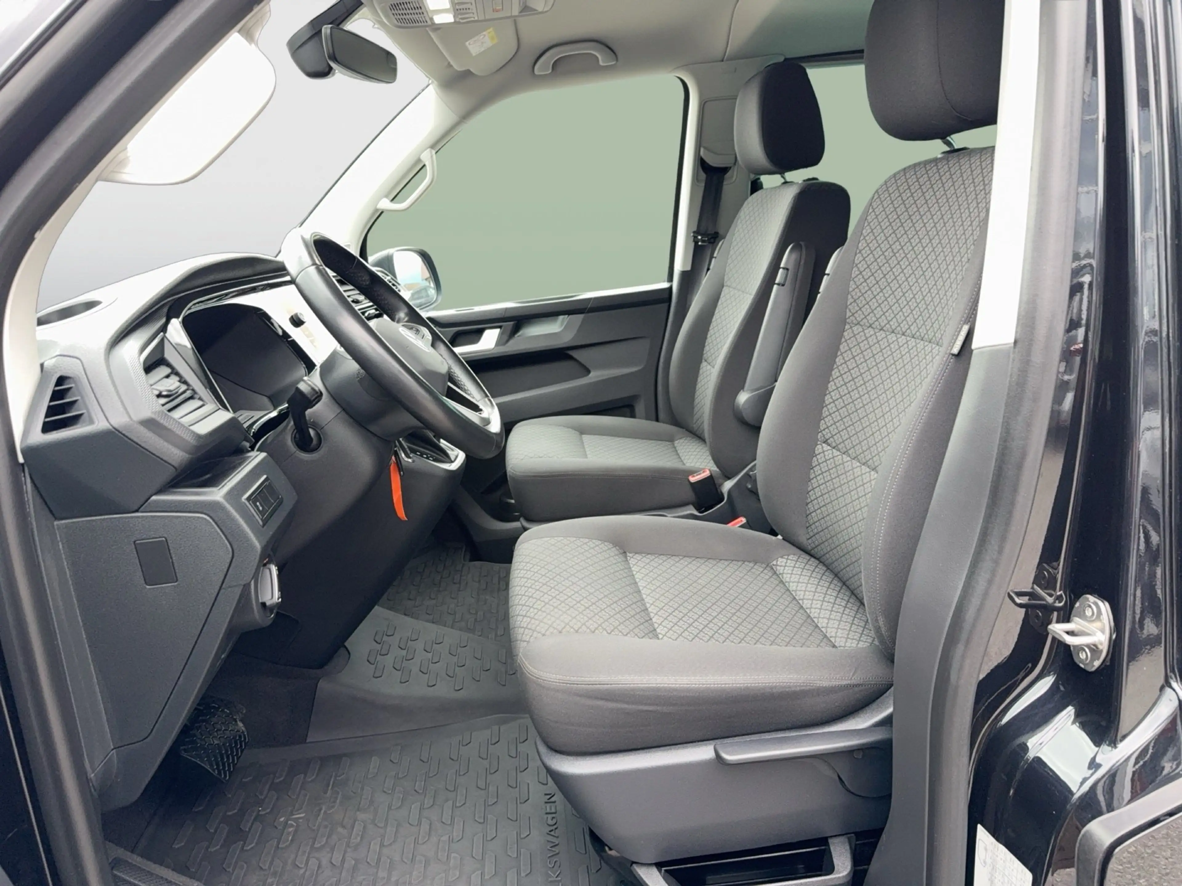 Volkswagen T6.1 Multivan TDI 4MOTION Trendline — photo 5