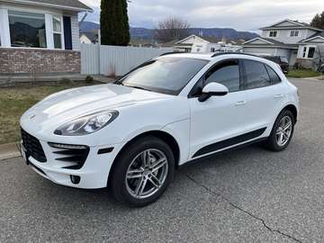 AWD 4dr S