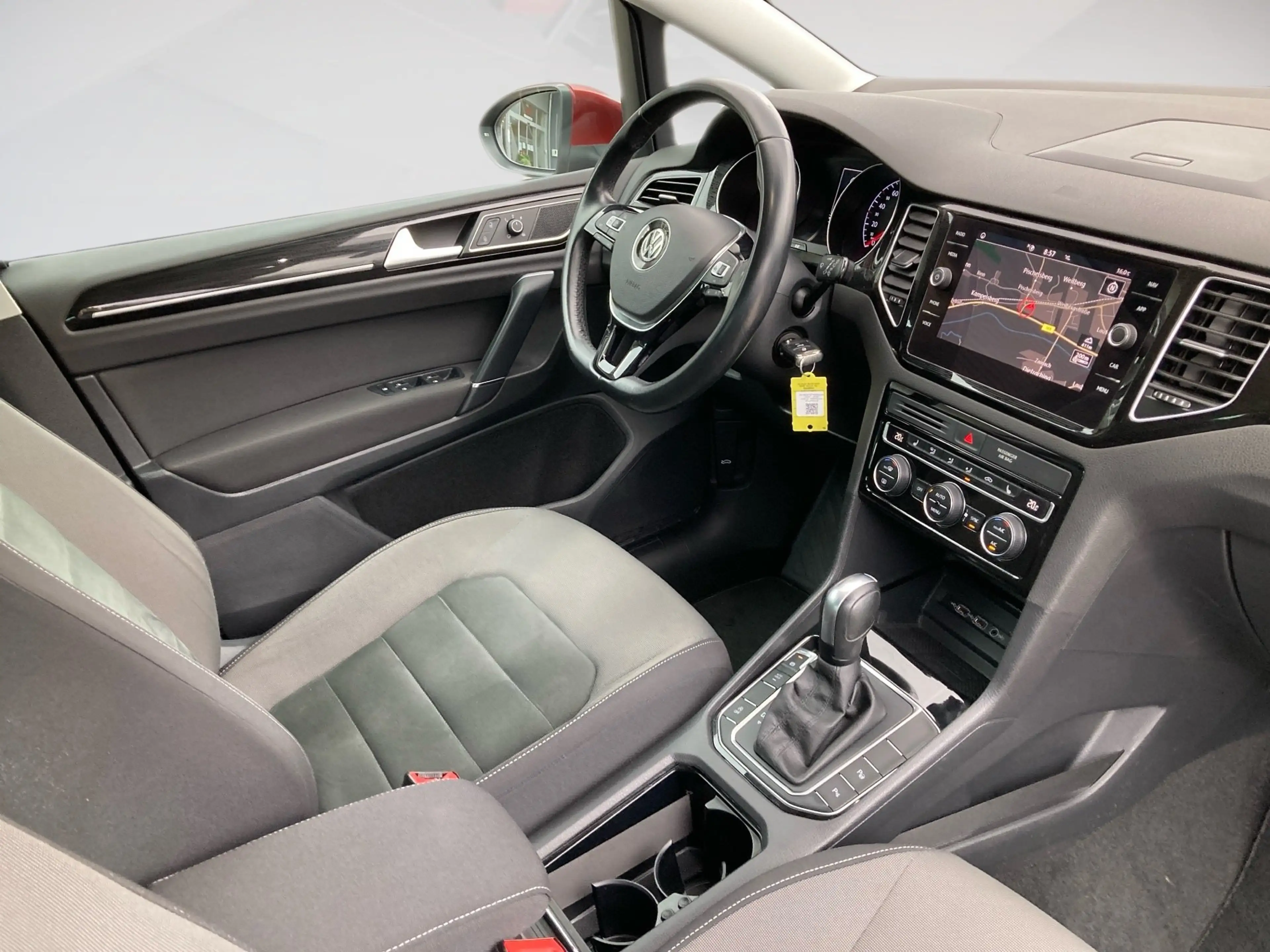 Volkswagen Golf Sportsvan Highline 1.5 l TSI LED.ACC.WINTER.LaneA.NAVI.SHZ.P — photo 10