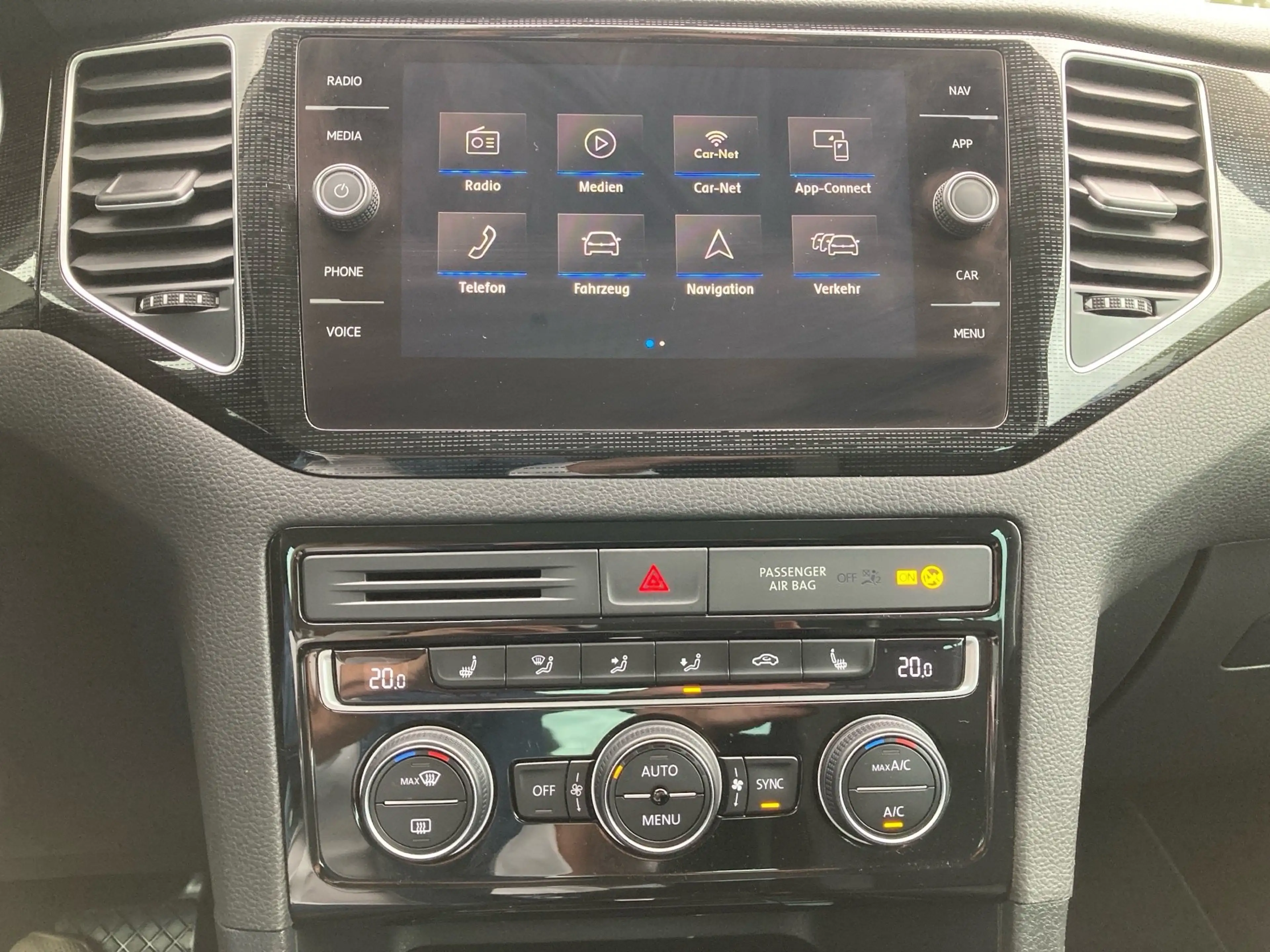 Volkswagen Golf Sportsvan Highline 1.5 l TSI LED.ACC.WINTER.LaneA.NAVI.SHZ.P — photo 14