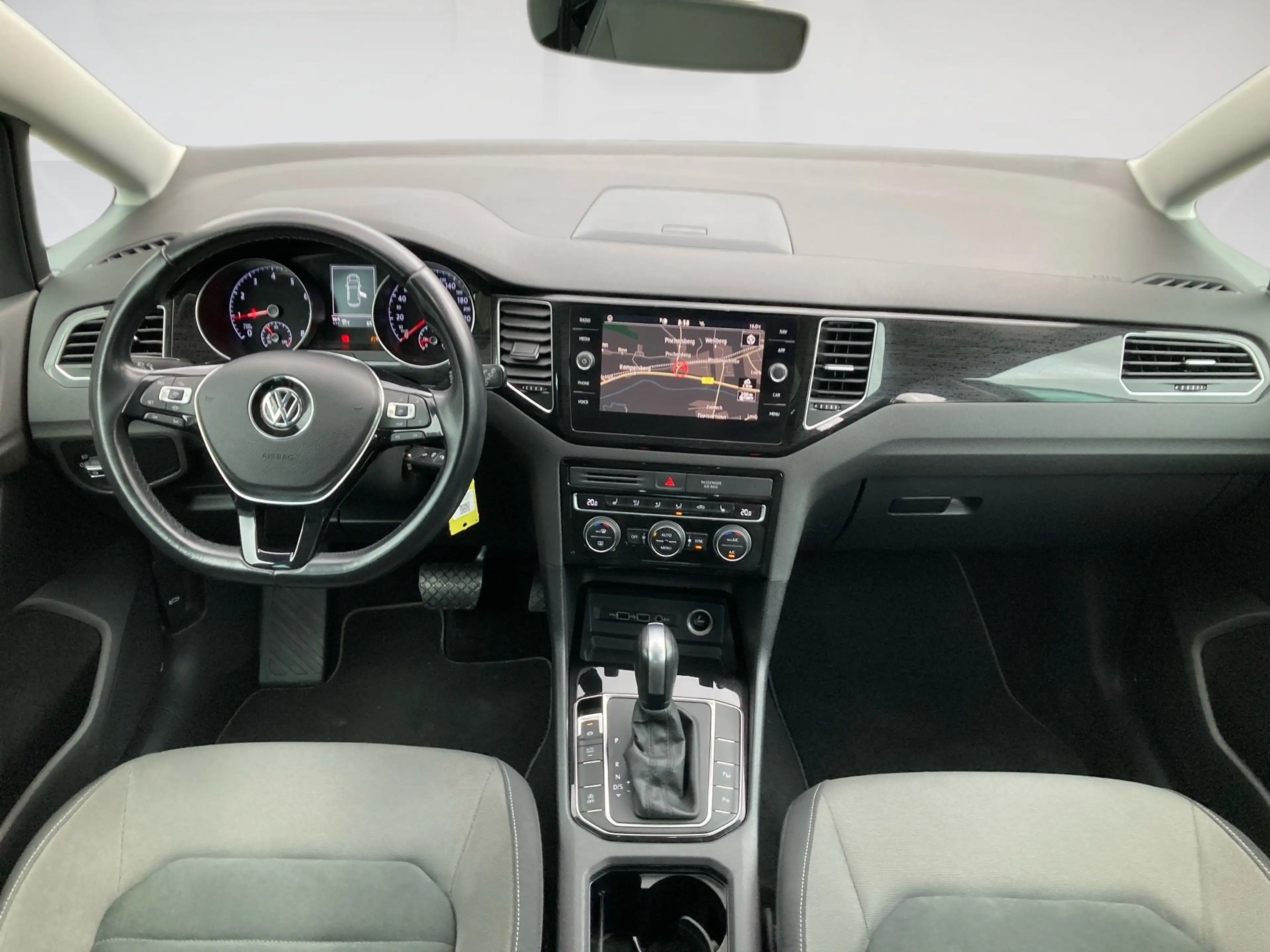 Volkswagen Golf Sportsvan Highline 1.5 l TSI LED.ACC.WINTER.LaneA.NAVI.SHZ.P — photo 12