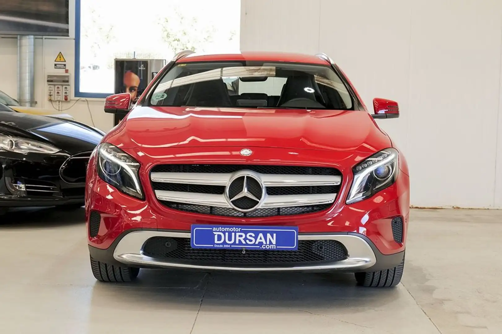 Mercedes-Benz GLA 200 d Urban Rojo - 2