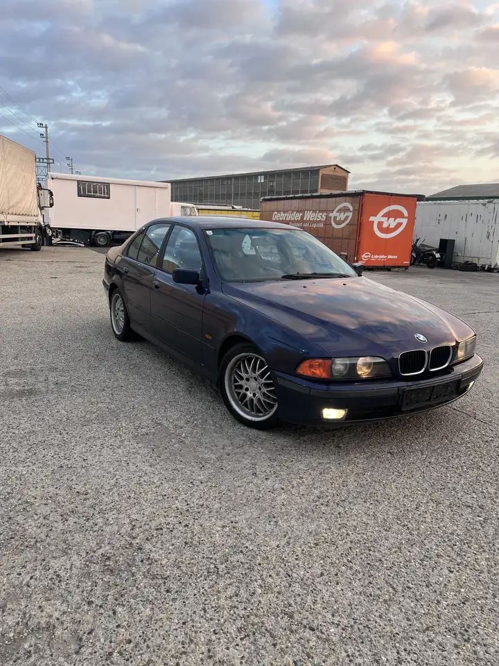 BMW 523
