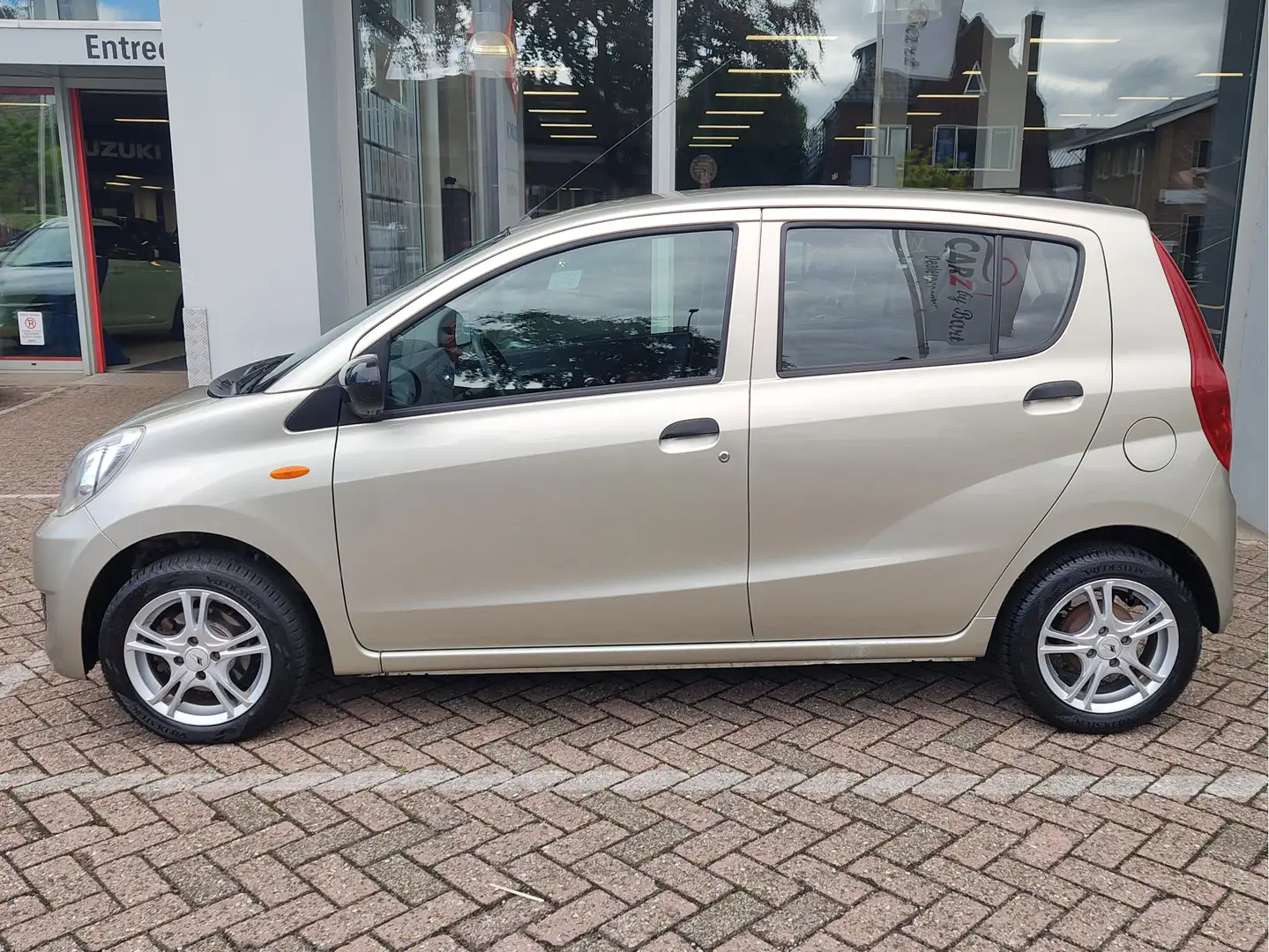Daihatsu Cuore 1.0 CLEVER S Airco | Trekhaak | Lichtmetalen velge Beige - 2