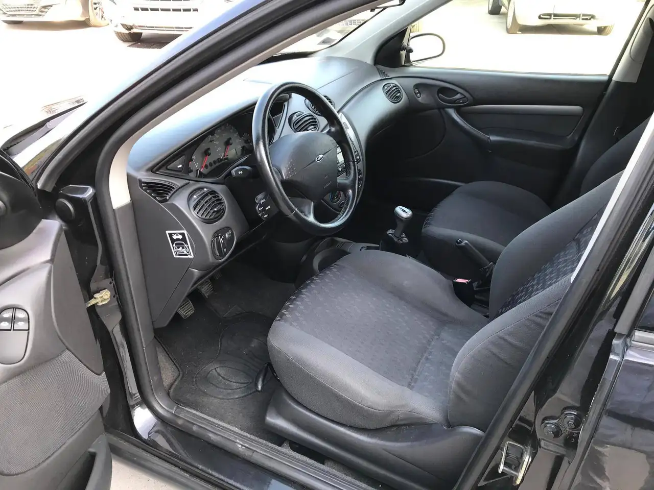 Ford Focus 5p 1.6i 16v Ambiente, foto 10