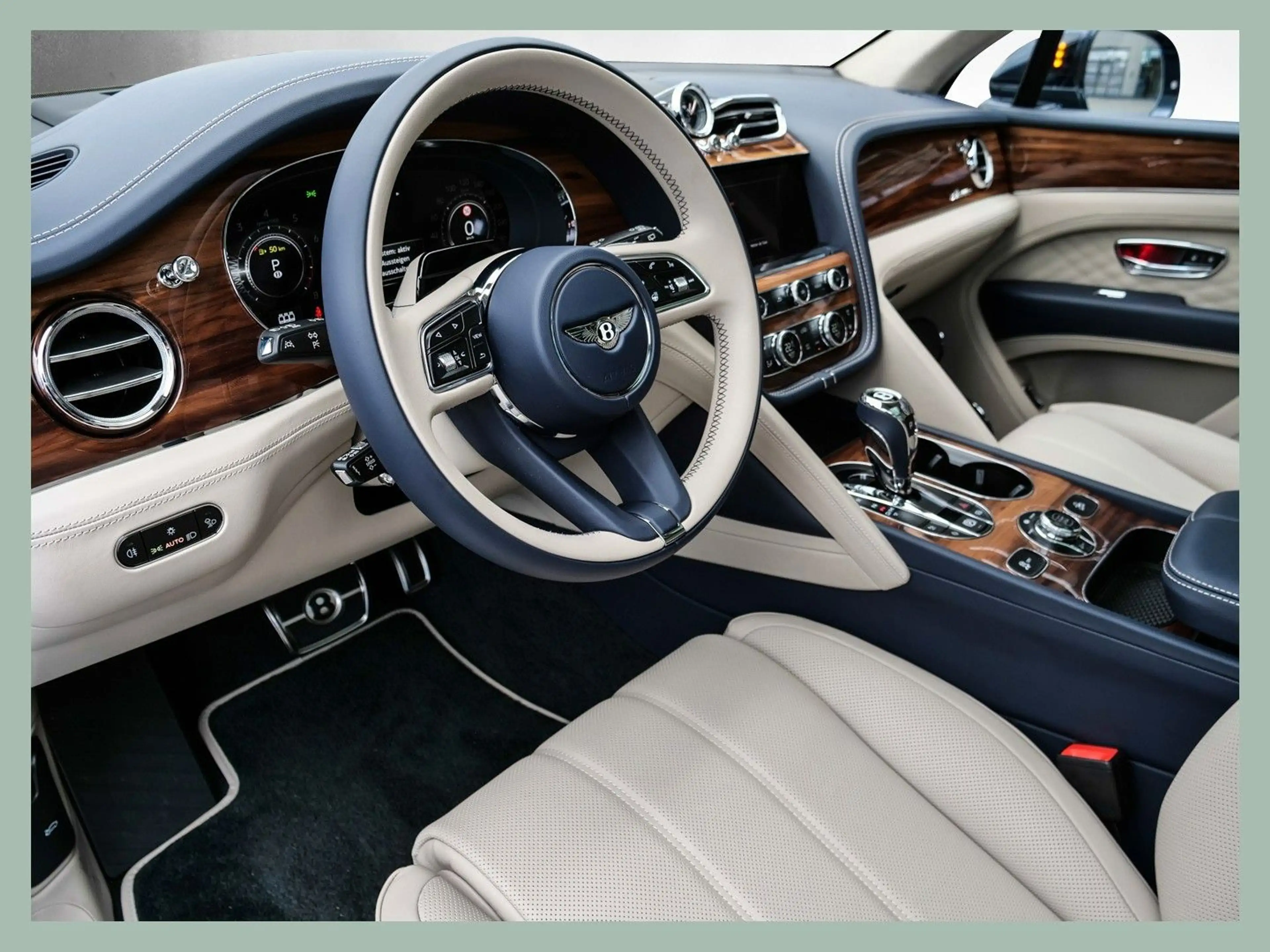 Bentley Bentayga V8 - Azure // BENTLEY DÜSSELDORF — photo 9
