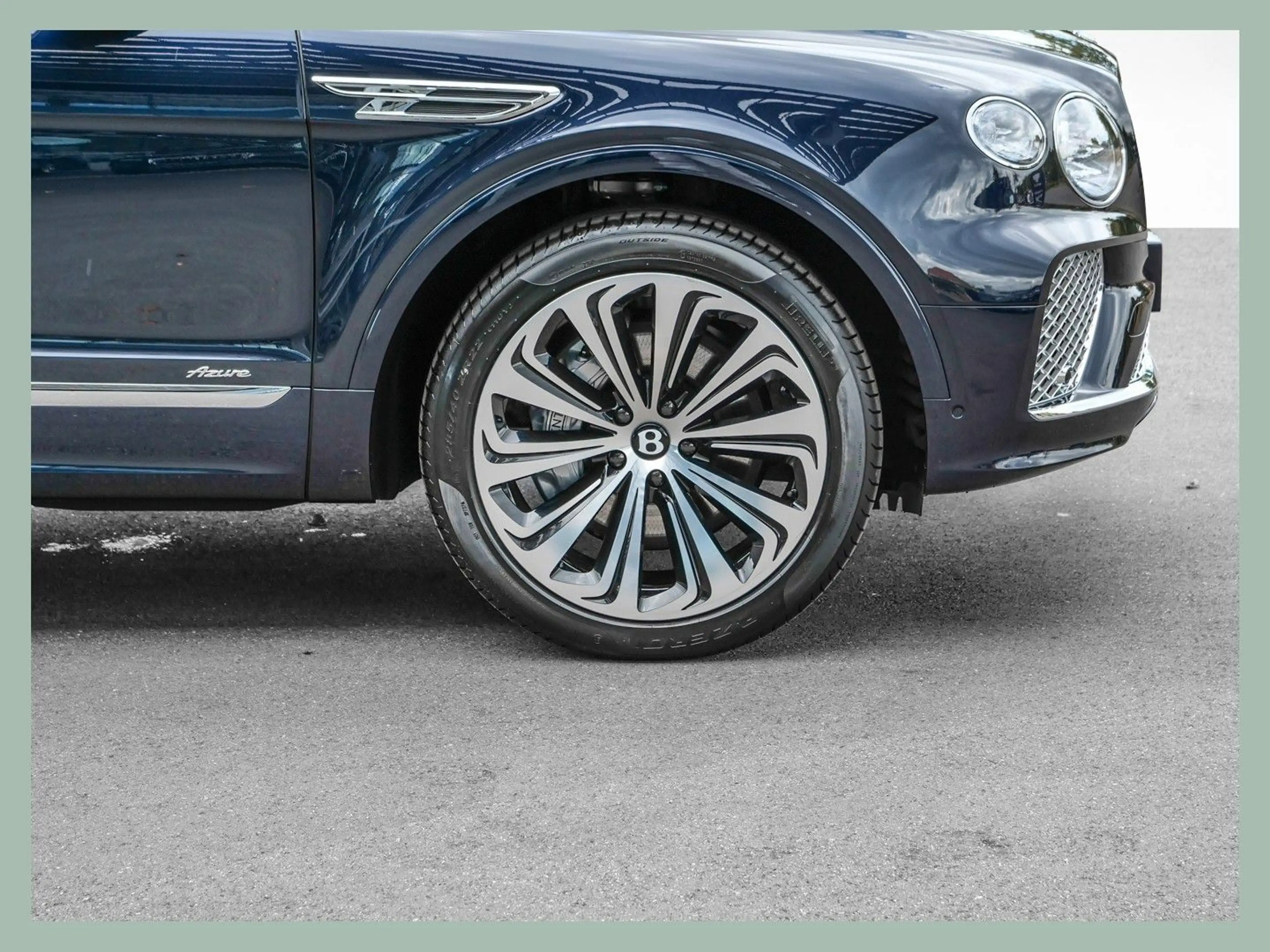 Bentley Bentayga V8 - Azure // BENTLEY DÜSSELDORF — photo 6