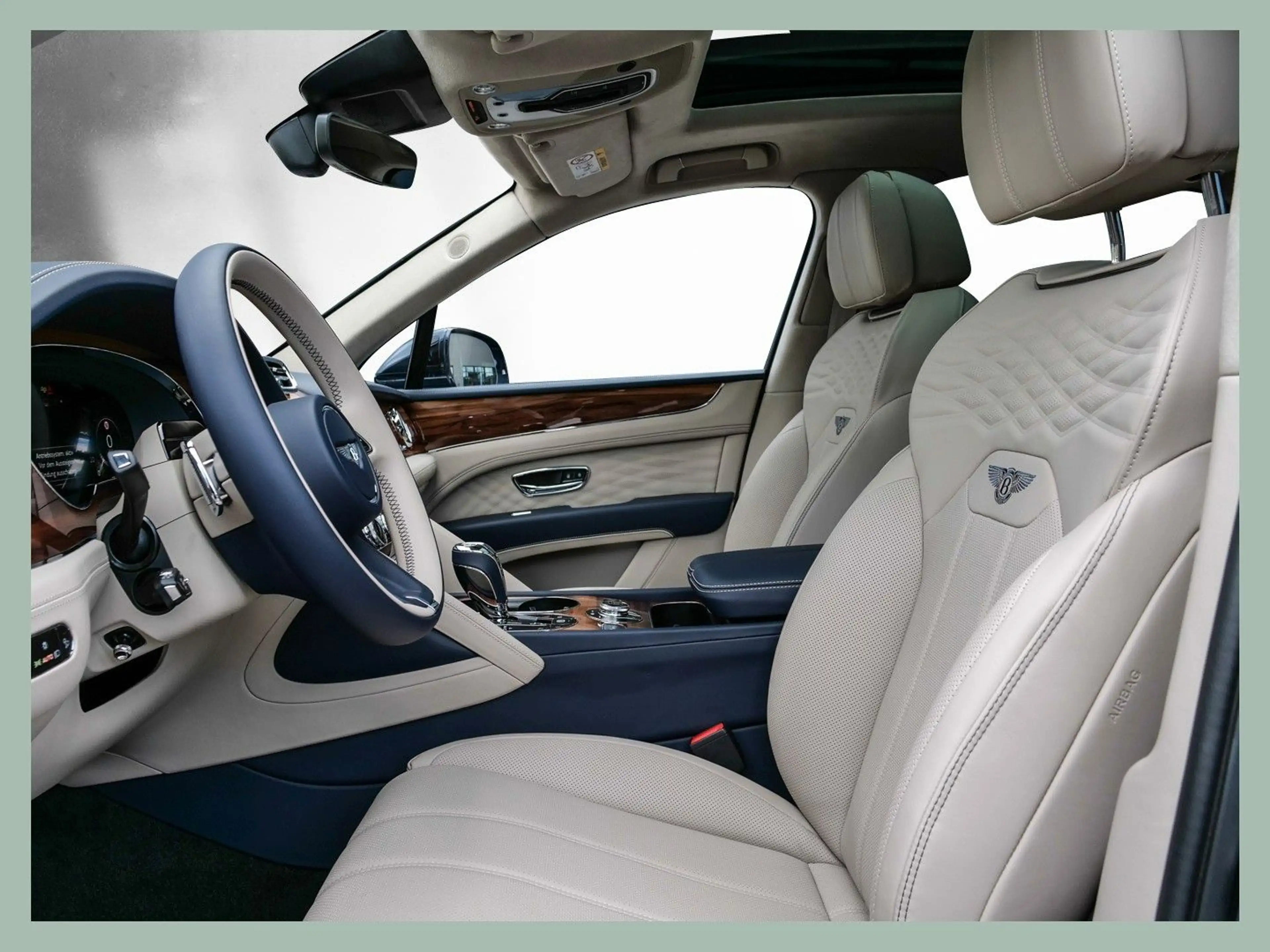 Bentley Bentayga V8 - Azure // BENTLEY DÜSSELDORF — photo 8