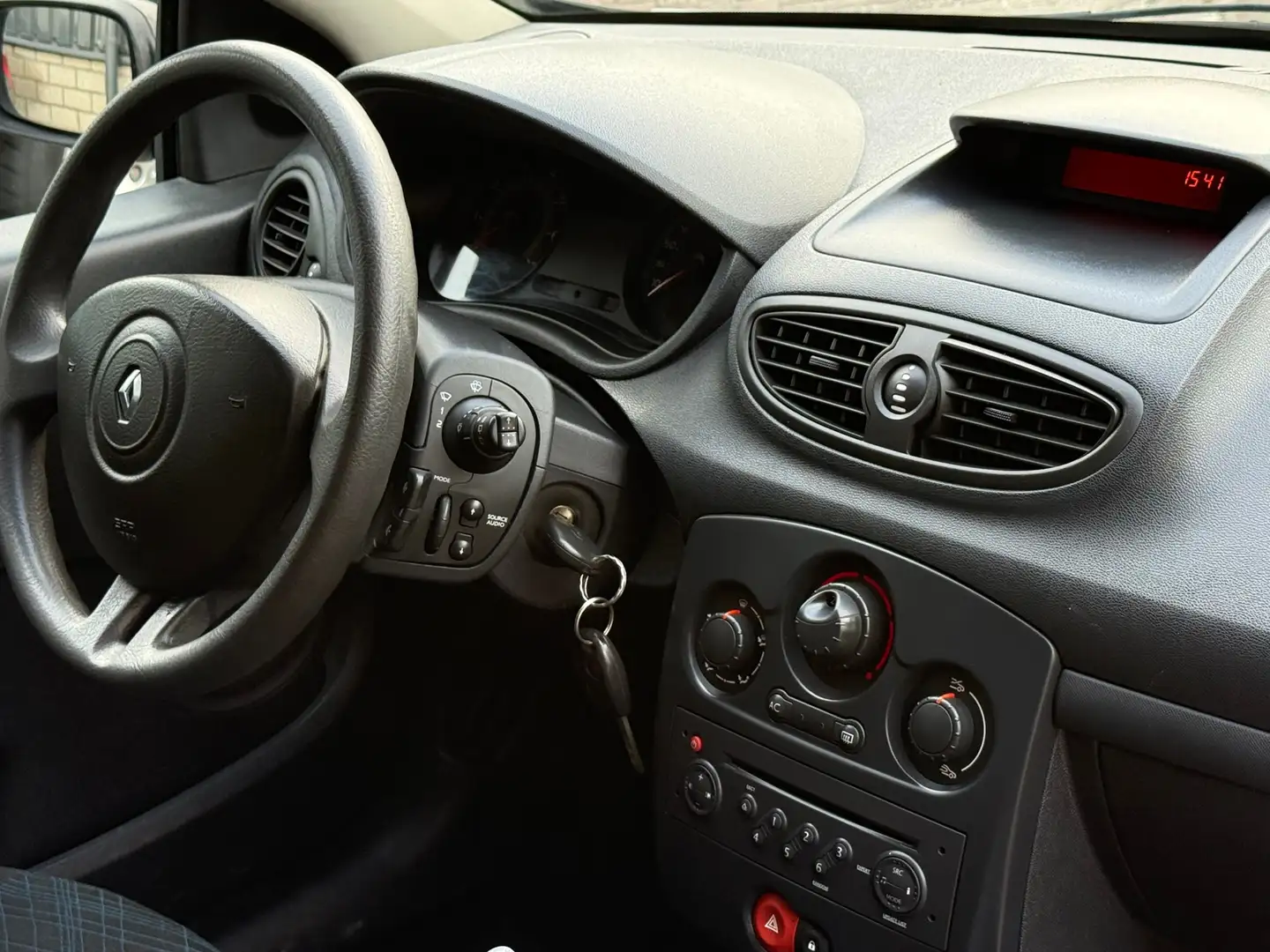 Renault Clio 1.2-16V Business Line Airco 5d Nieuwe Apk Grijs - 2