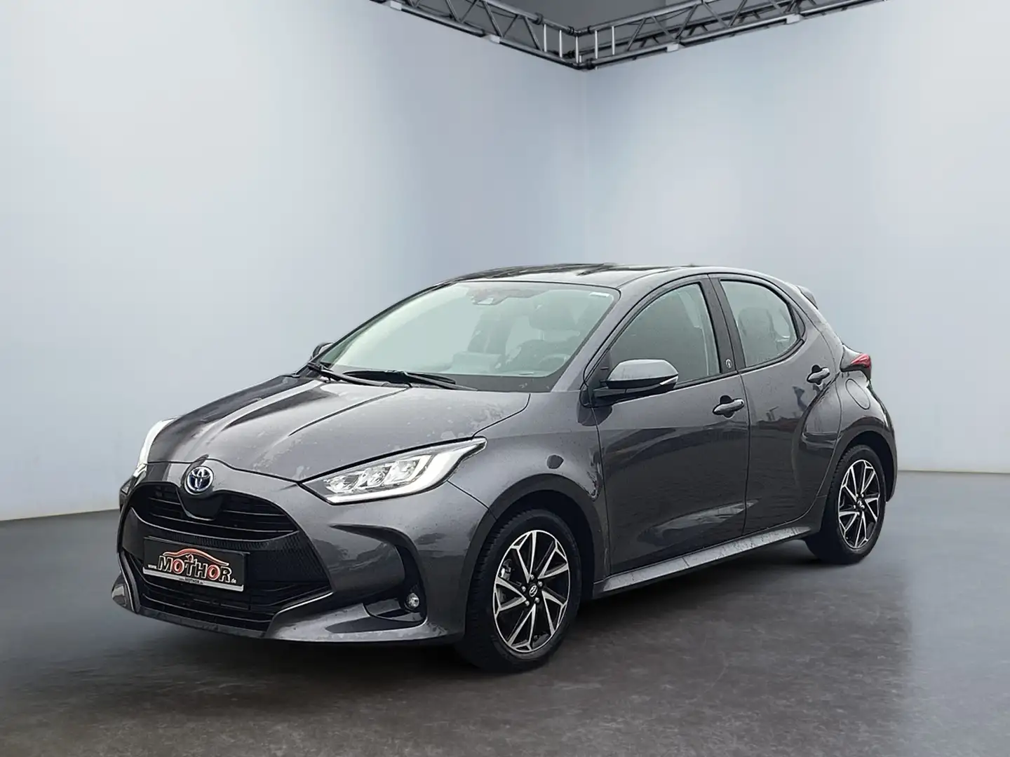 Toyota Yaris Hybrid 1.5 Automatik Grijs - 2