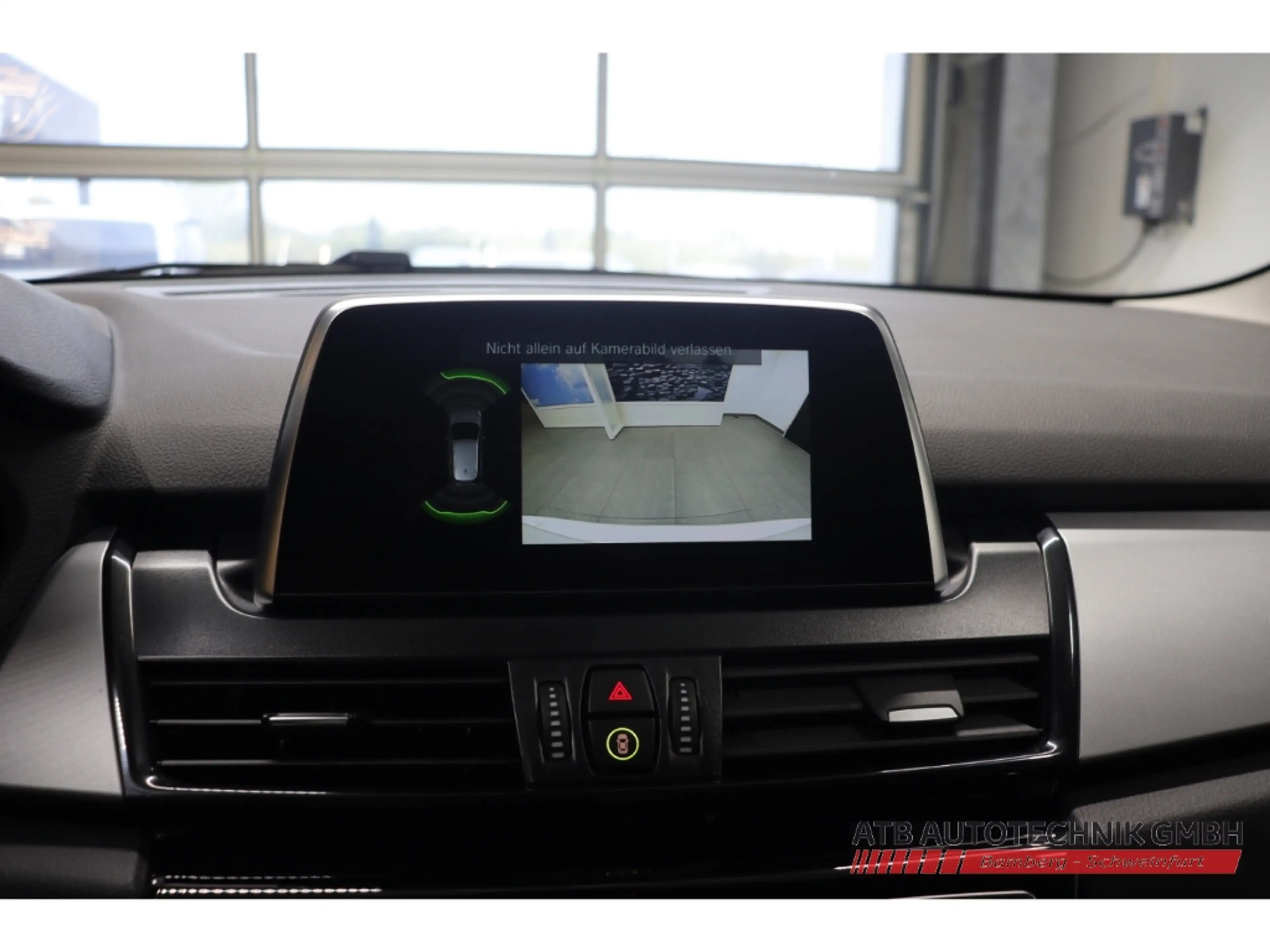 BMW 220 Active Tourer Advantage Park-Assistent AHK-abnehmb — photo 19