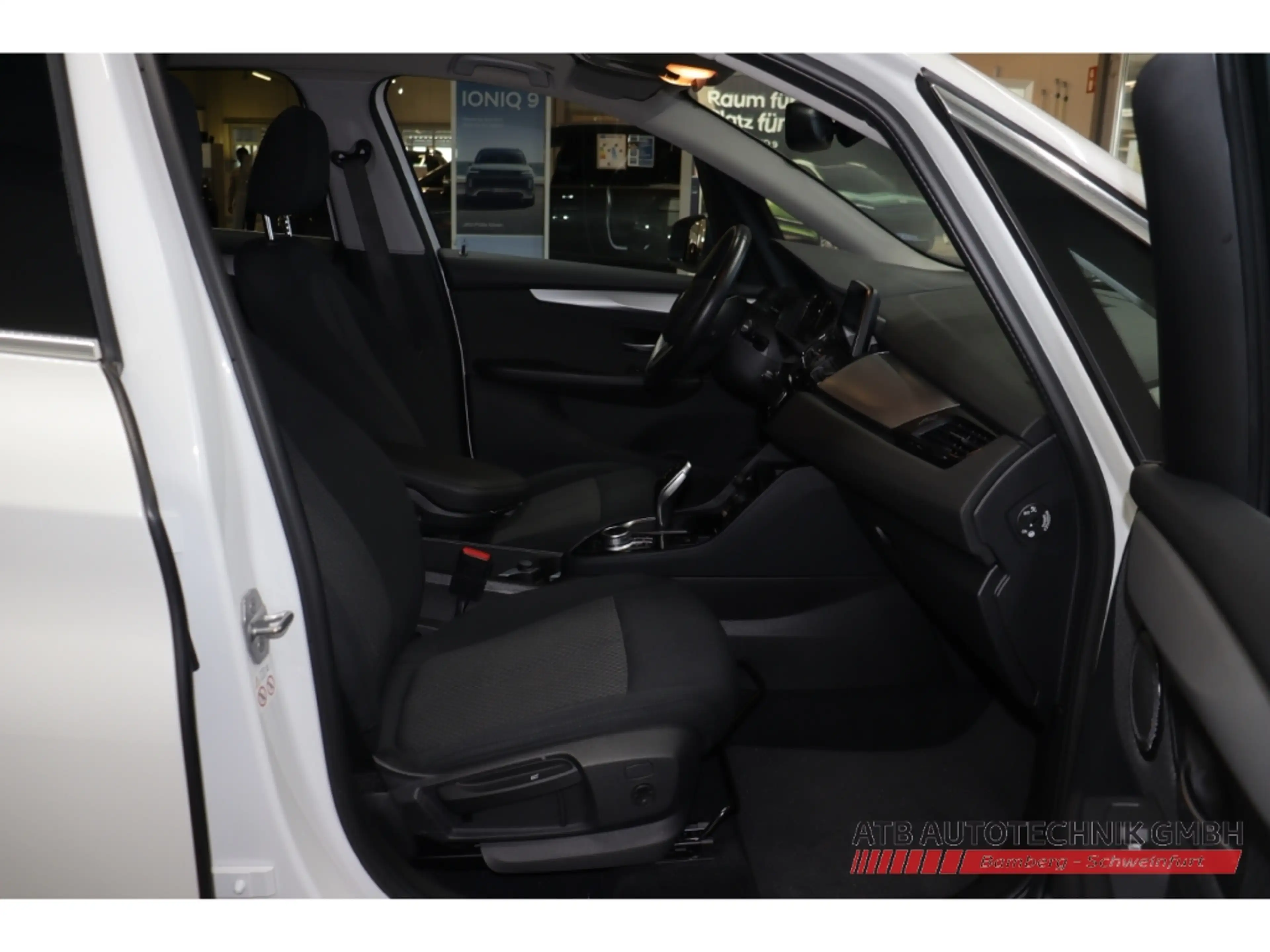 BMW 220 Active Tourer Advantage Park-Assistent AHK-abnehmb — photo 13