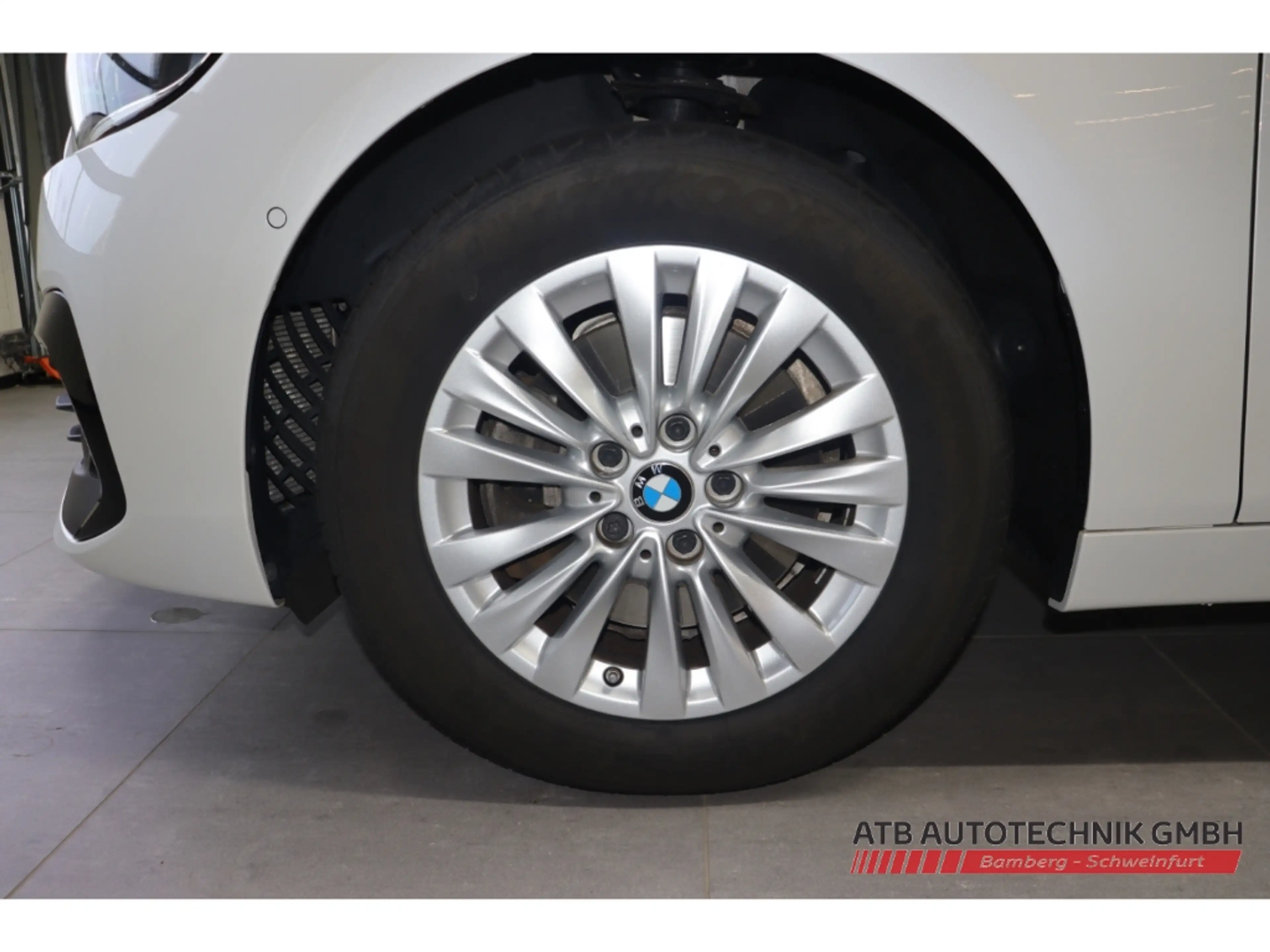 BMW 220 Active Tourer Advantage Park-Assistent AHK-abnehmb — photo 22