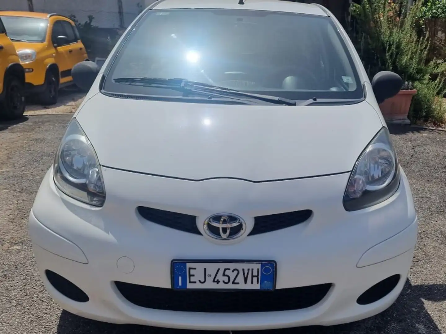 Toyota Aygo Aygo 5p 1.0 Now Connect Bianco - 1