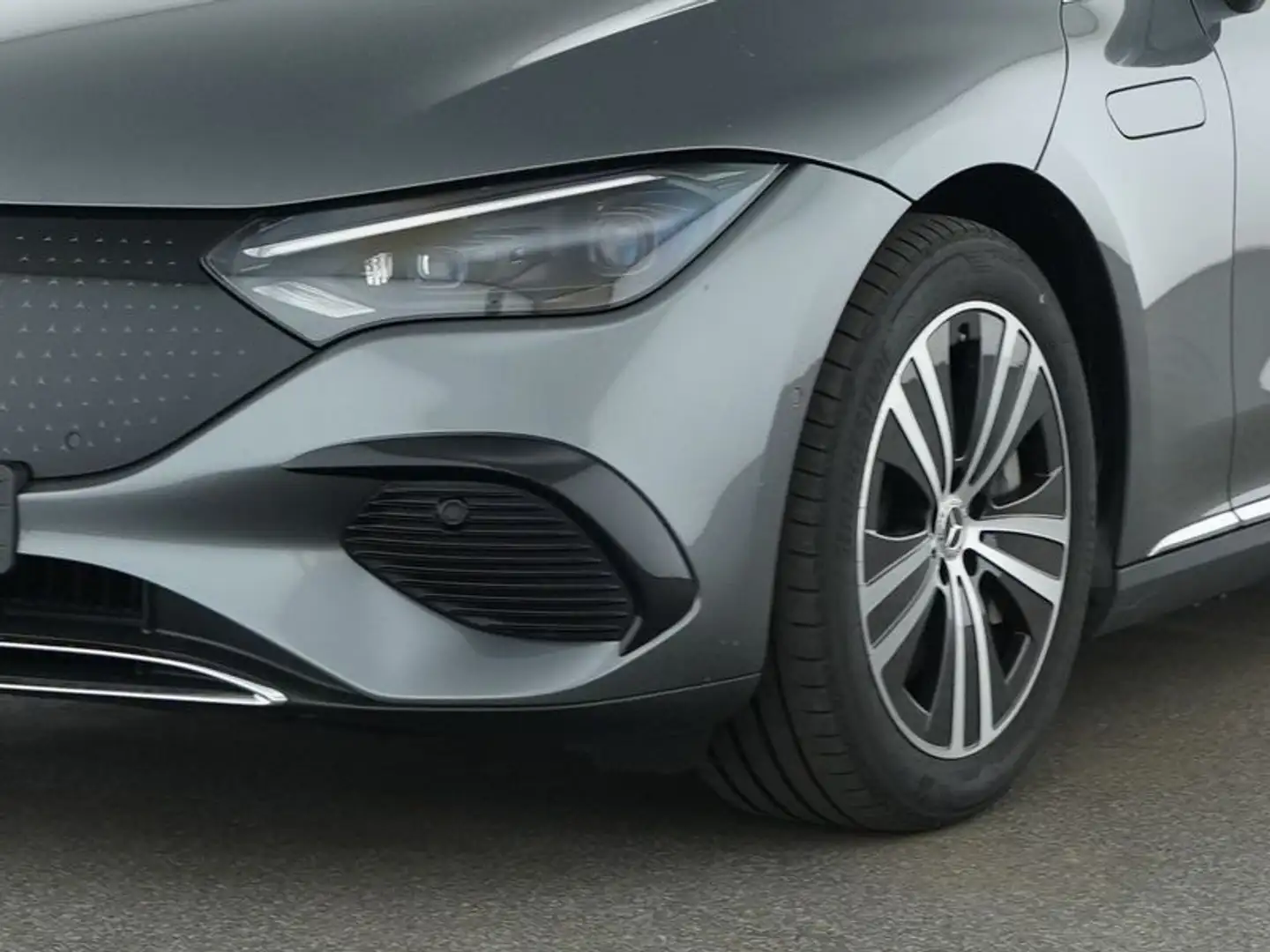 Mercedes-Benz EQE 300 Edition Elektric Art+Pano+360+Sound+Dist Grau - 2