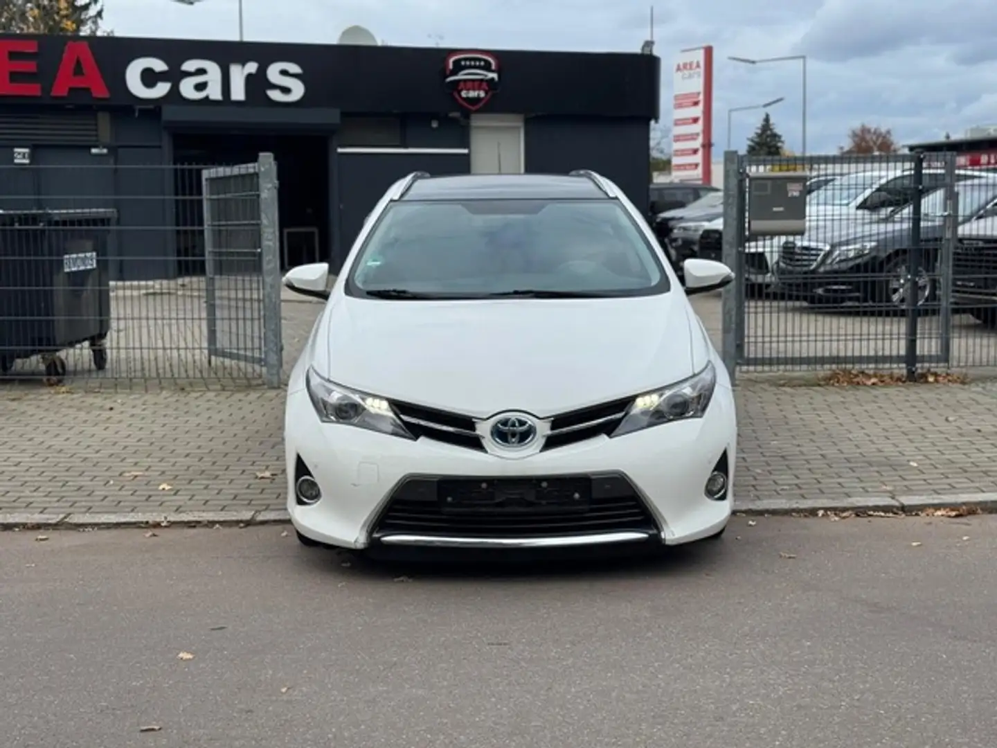 Toyota Auris Hybrid Life*PANO*NAVI*KAM* Blanc - 2