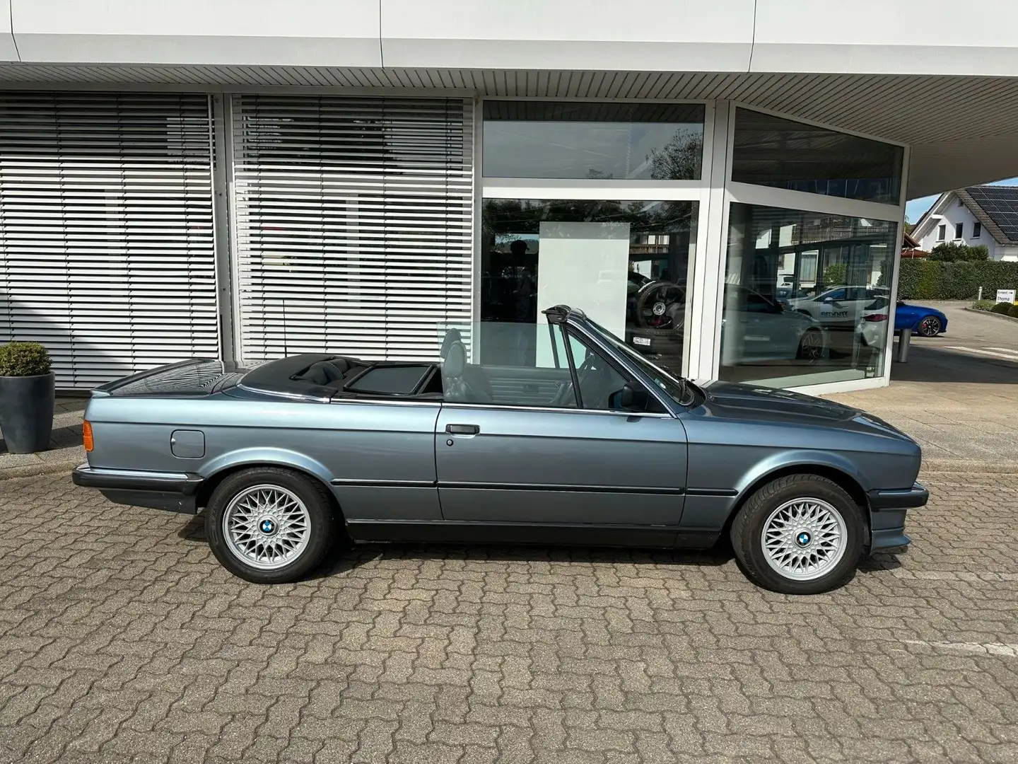 BMW 325 i Cabrio aus Familien-Erstbesitz +Scheckheft Blau - 2