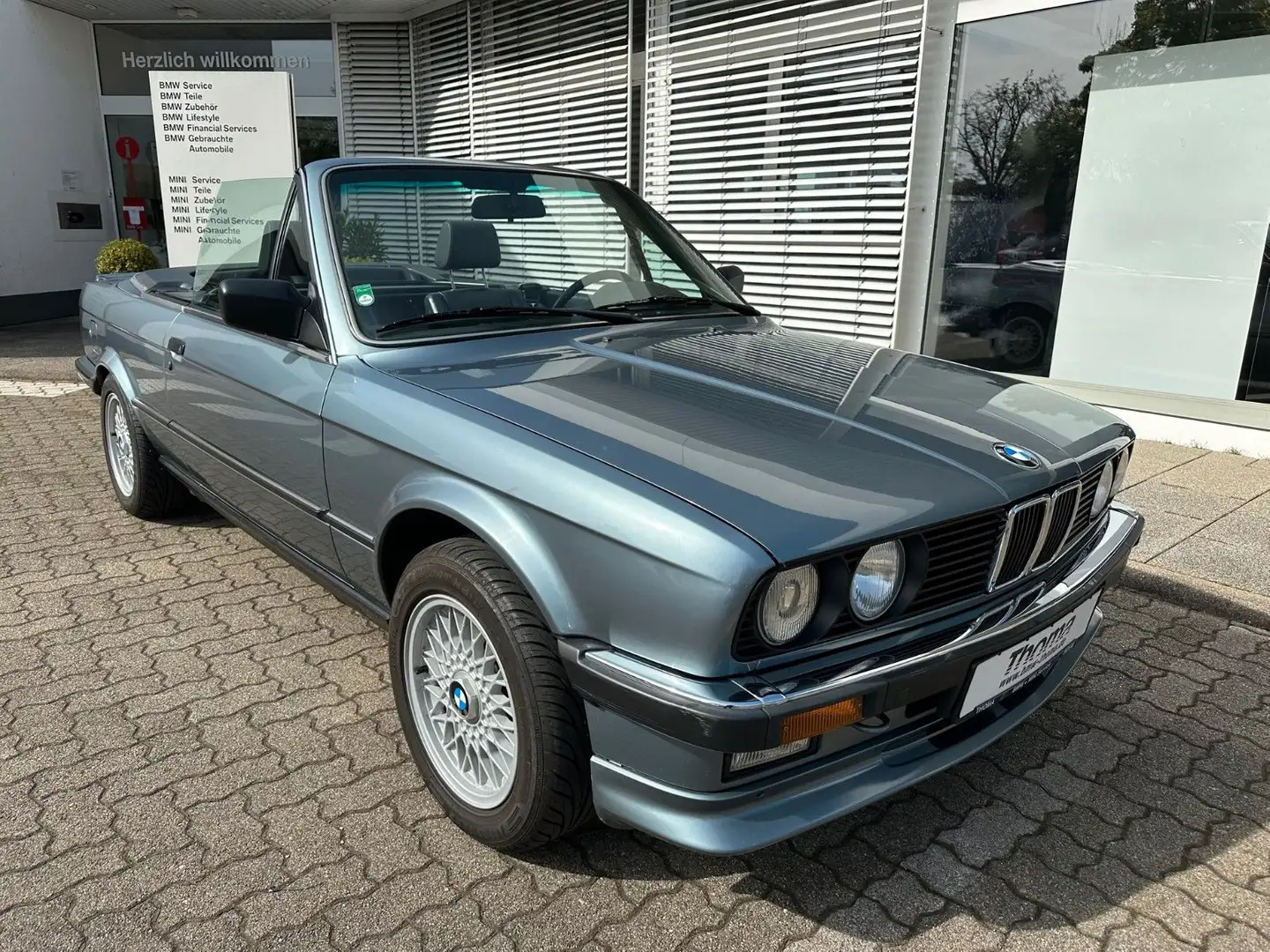 BMW 325 i Cabrio aus Familien-Erstbesitz +Scheckheft Blau - 1