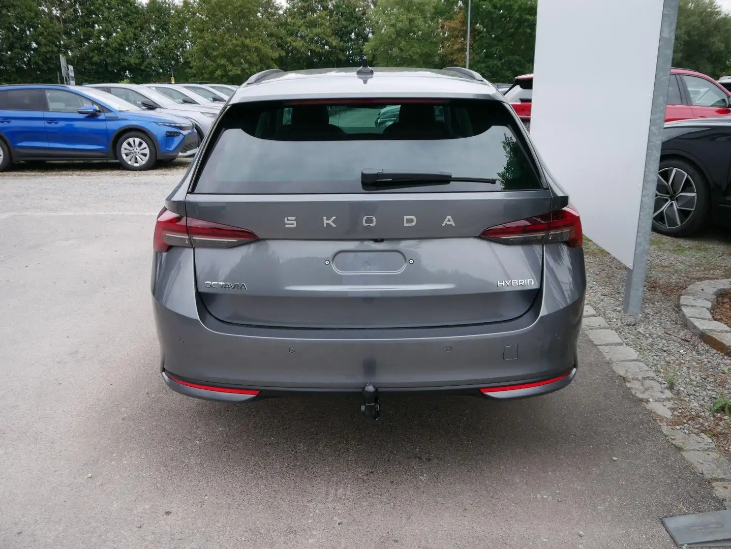 Skoda Octavia Combi Selection 1.5 TSI mHEV DSG*AHK-SCHW*ACC*P... Grau - 2