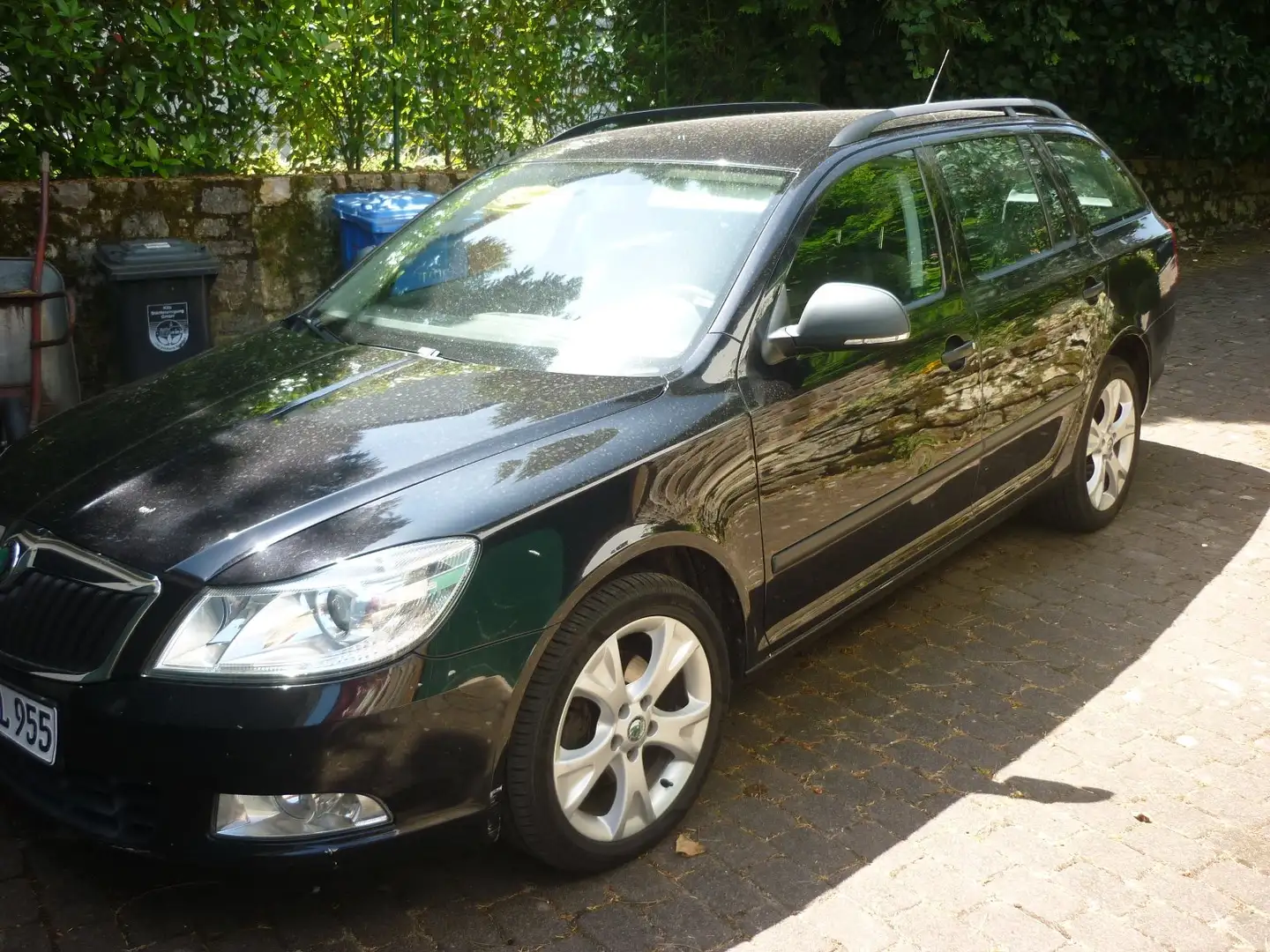 Skoda Octavia Octavia Combi 2.0 TDI DPF Ambition Schwarz - 2