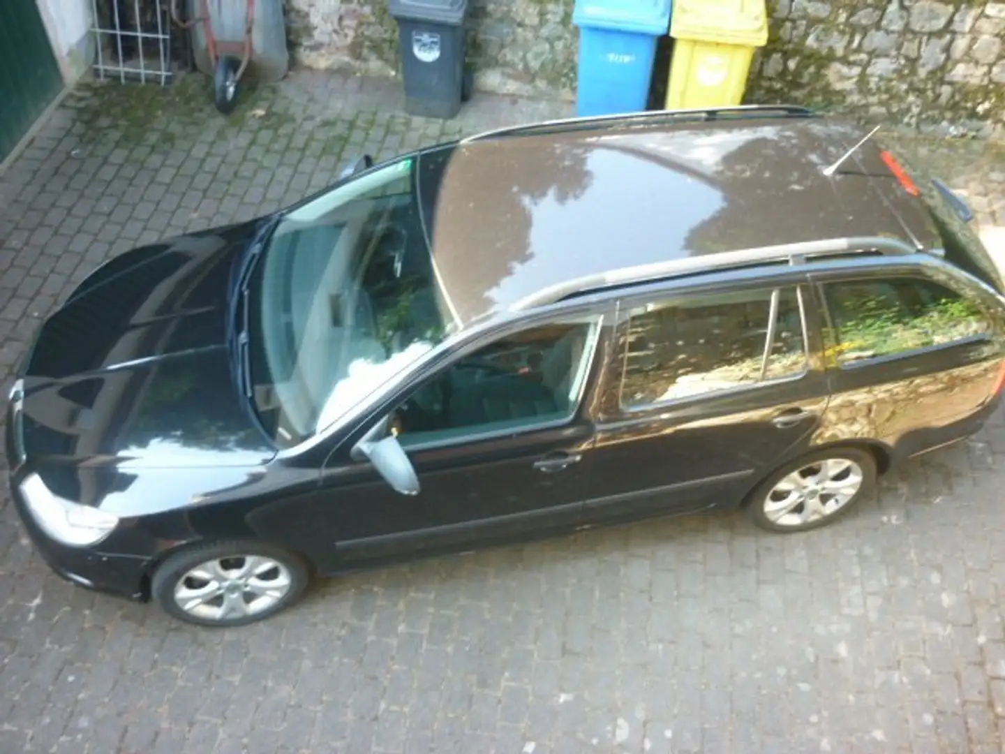 Skoda Octavia Octavia Combi 2.0 TDI DPF Ambition Schwarz - 1