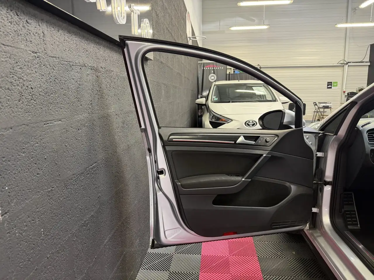 Volkswagen Golf GTI — photo 33