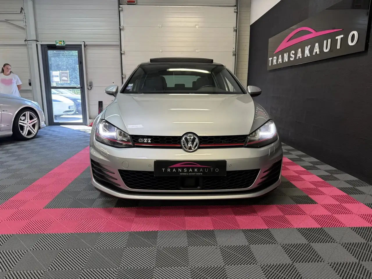 Volkswagen Golf GTI — photo 8