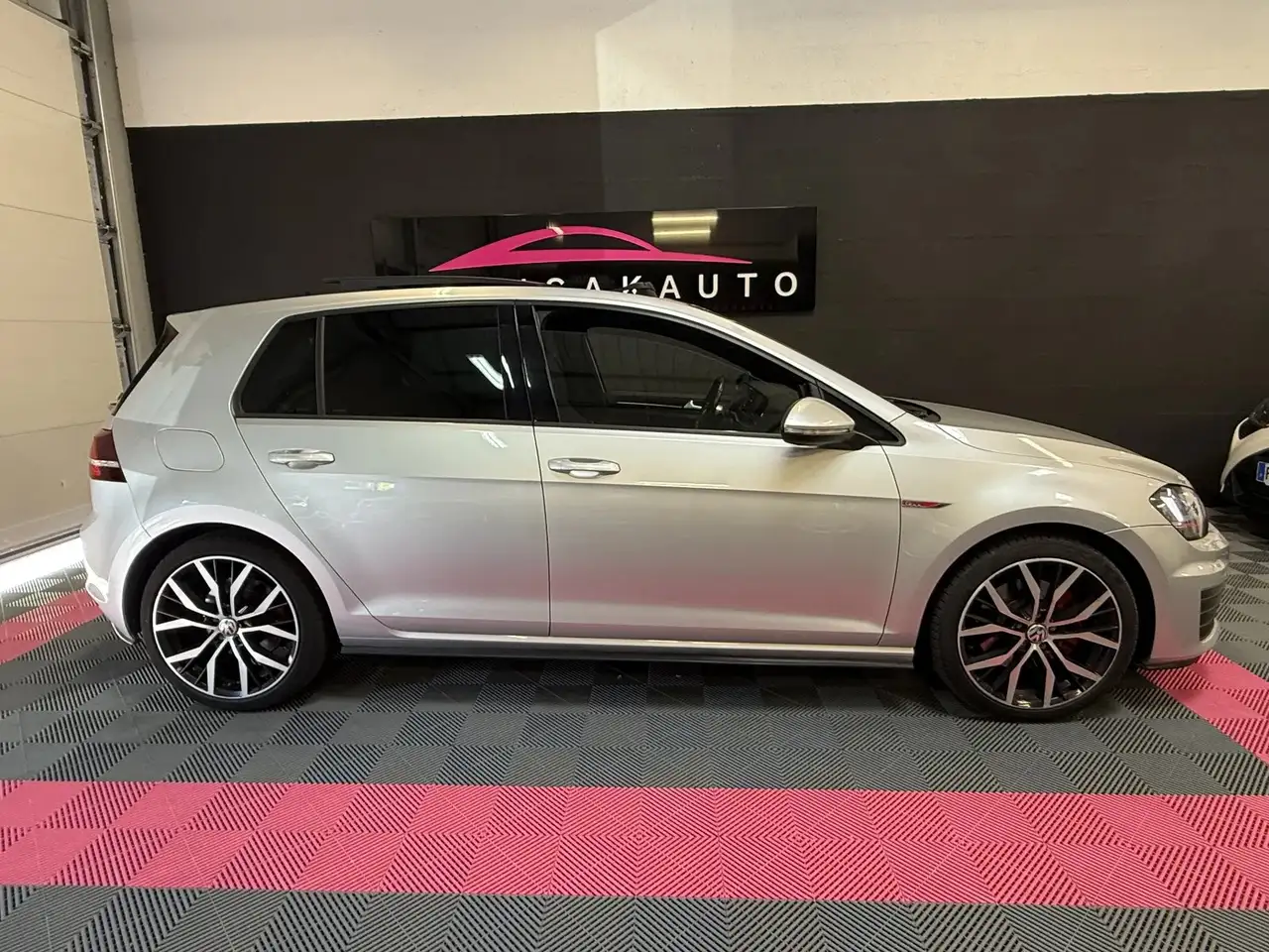 Volkswagen Golf GTI — photo 6