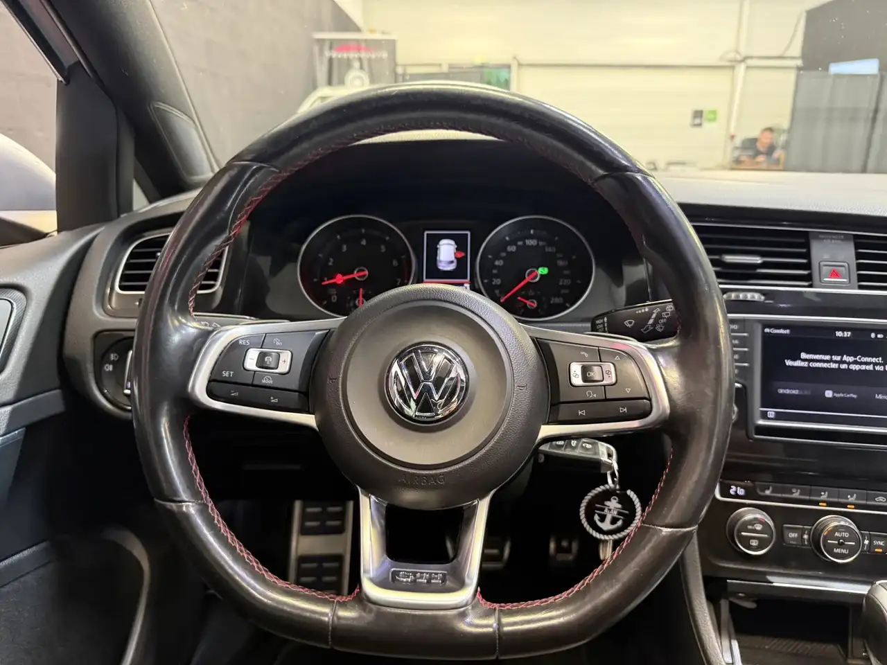 Volkswagen Golf GTI — photo 14
