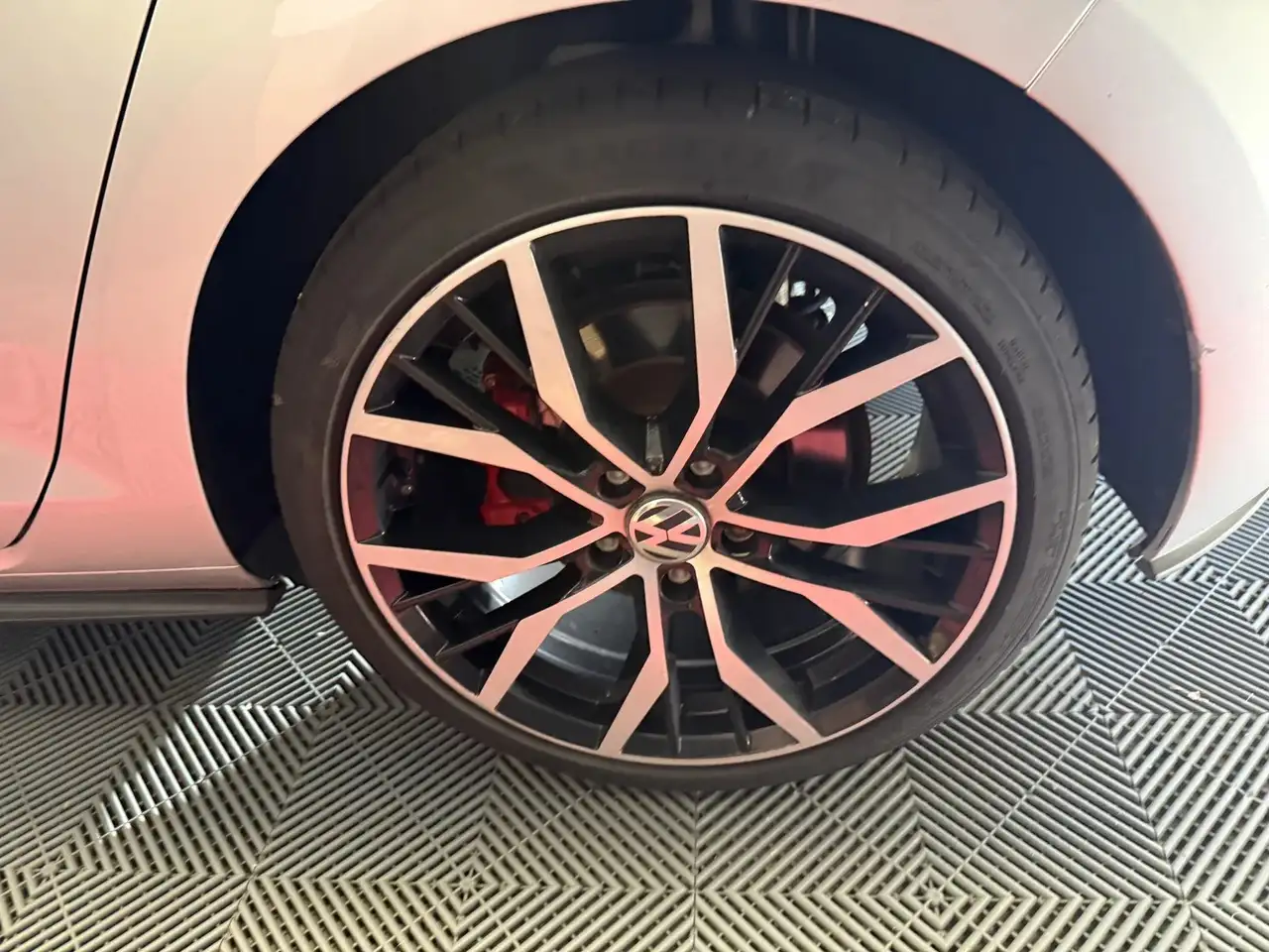 Volkswagen Golf GTI — photo 42