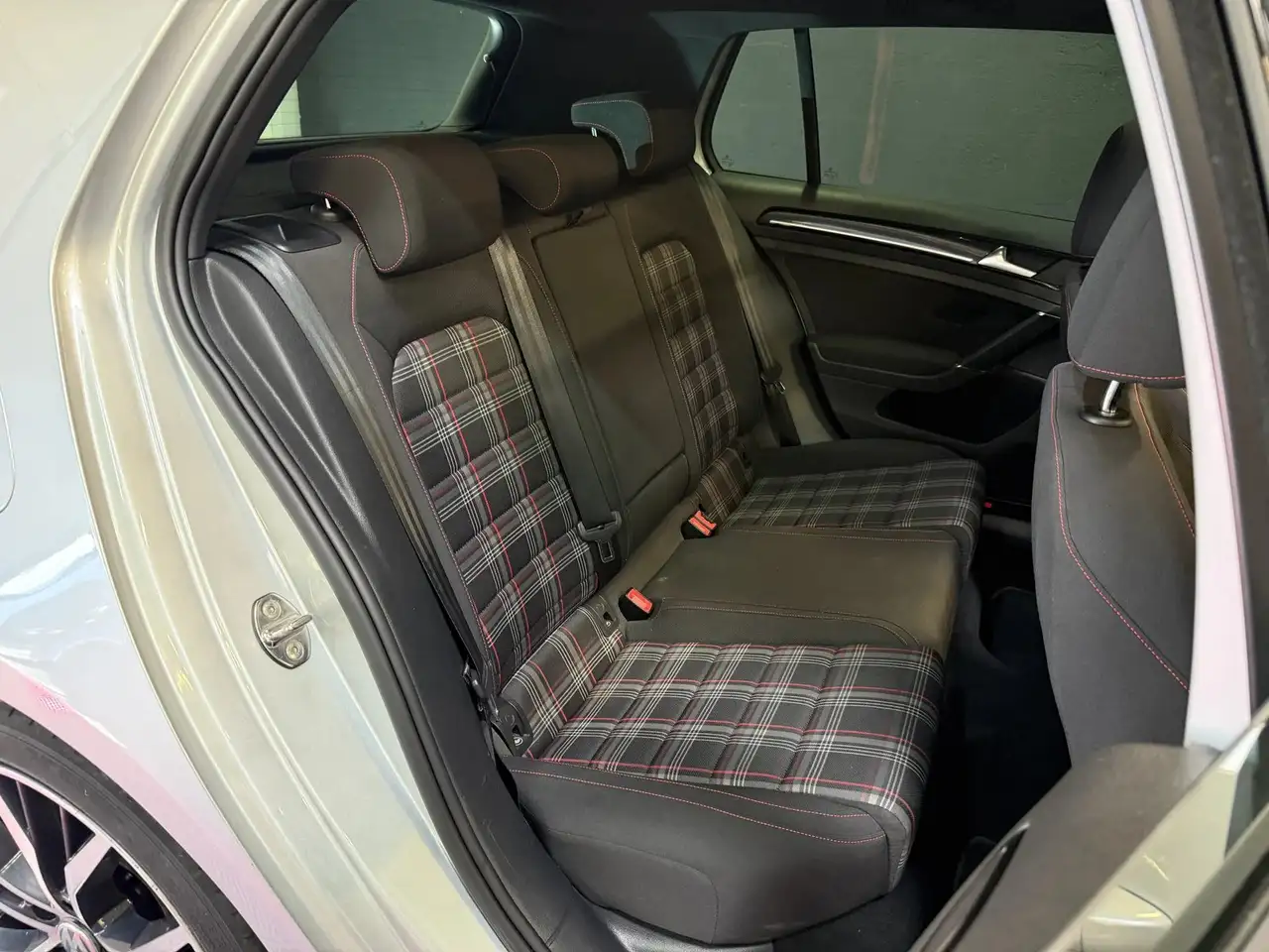 Volkswagen Golf GTI — photo 12