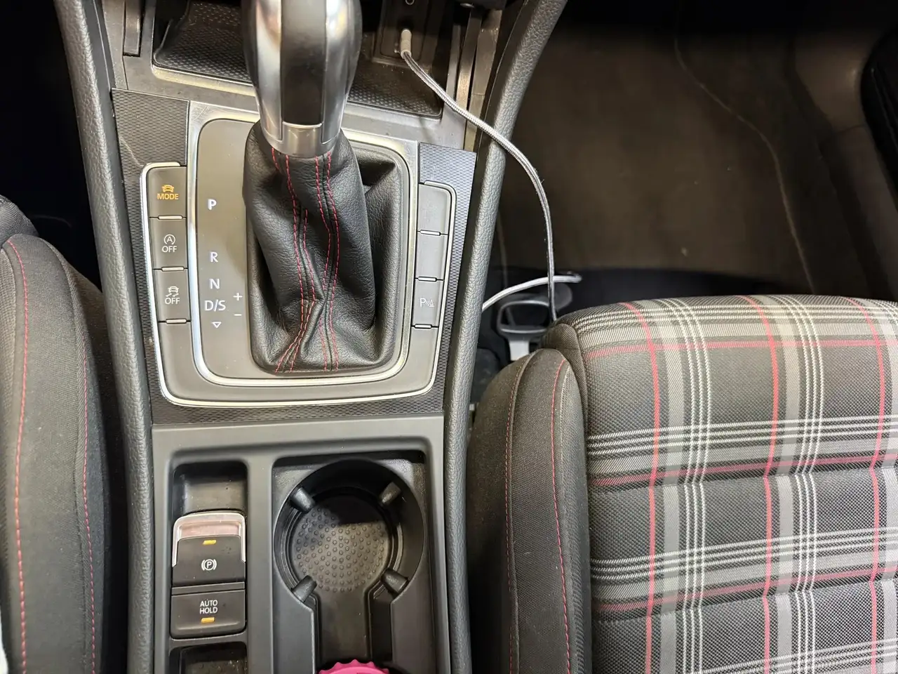 Volkswagen Golf GTI — photo 27