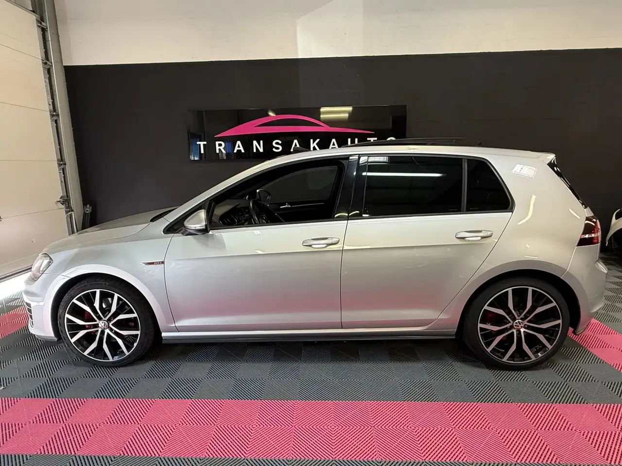 Volkswagen Golf GTI — photo 2