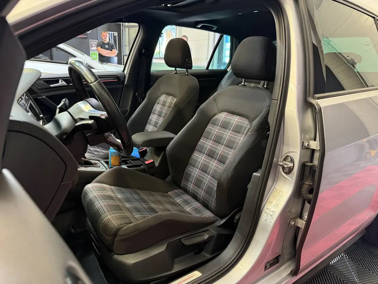 Volkswagen Golf GTI — photo 10