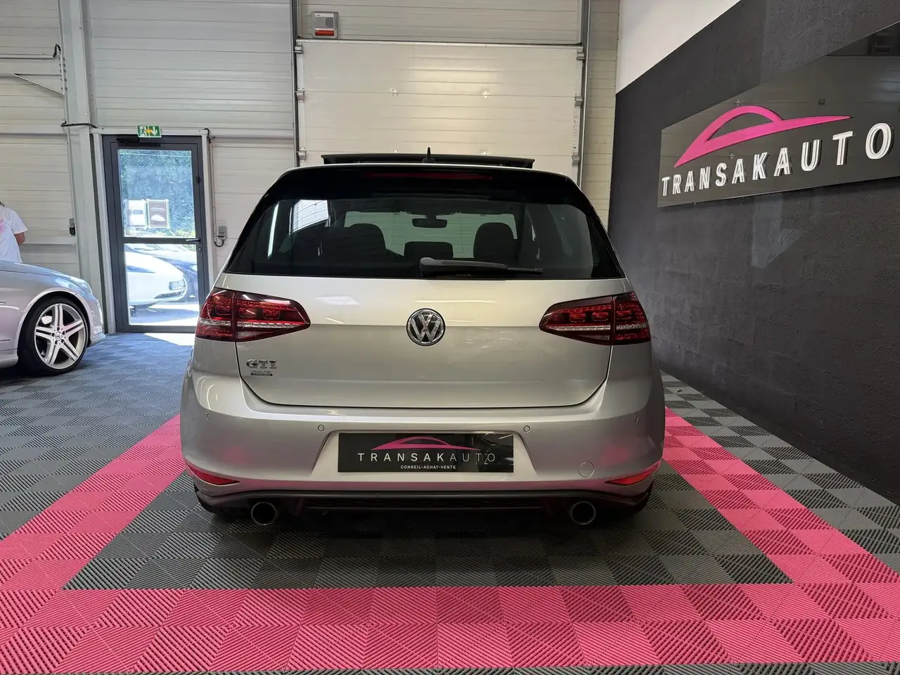 Volkswagen Golf GTI — photo 4
